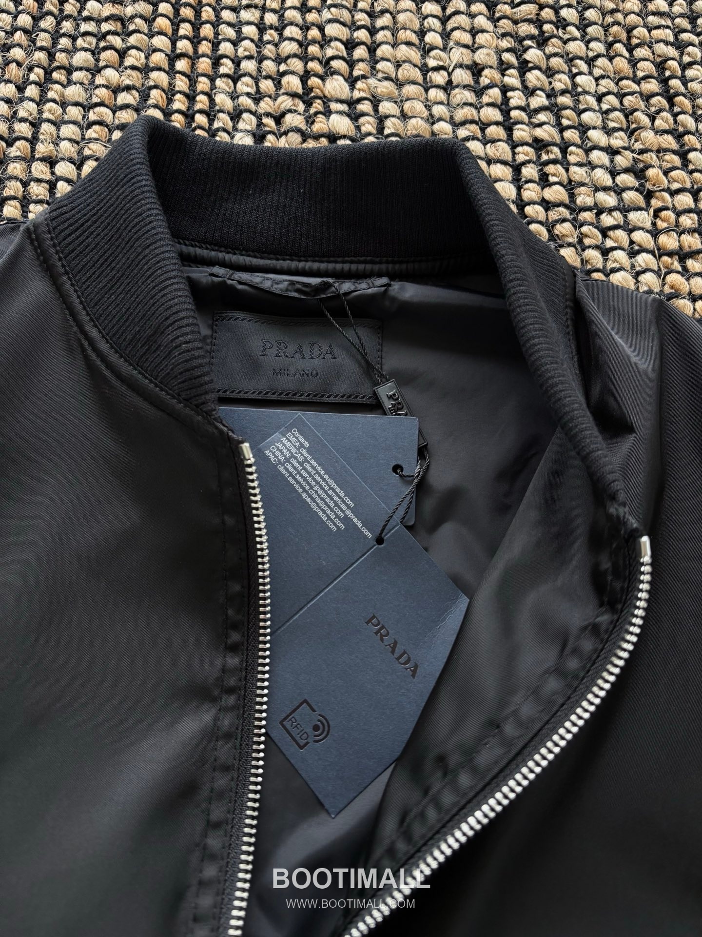 Prada SS25 Nylon Bomber Jacket with Drop Shoulder Design 프라다 SS25 나일론 봄버 재킷 드롭숄더 디자인 7