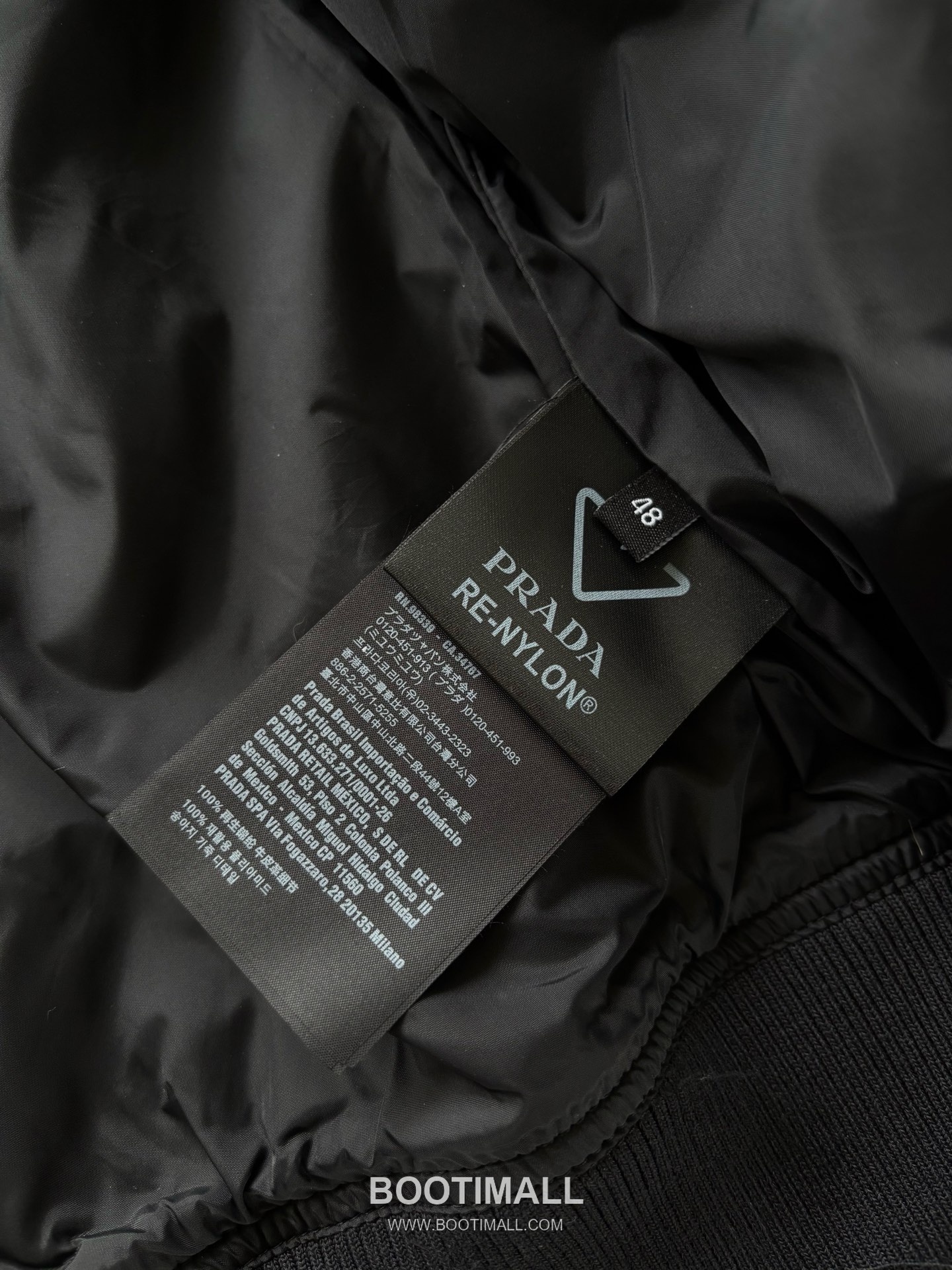 Prada SS25 Nylon Bomber Jacket with Drop Shoulder Design 프라다 SS25 나일론 봄버 재킷 드롭숄더 디자인 8