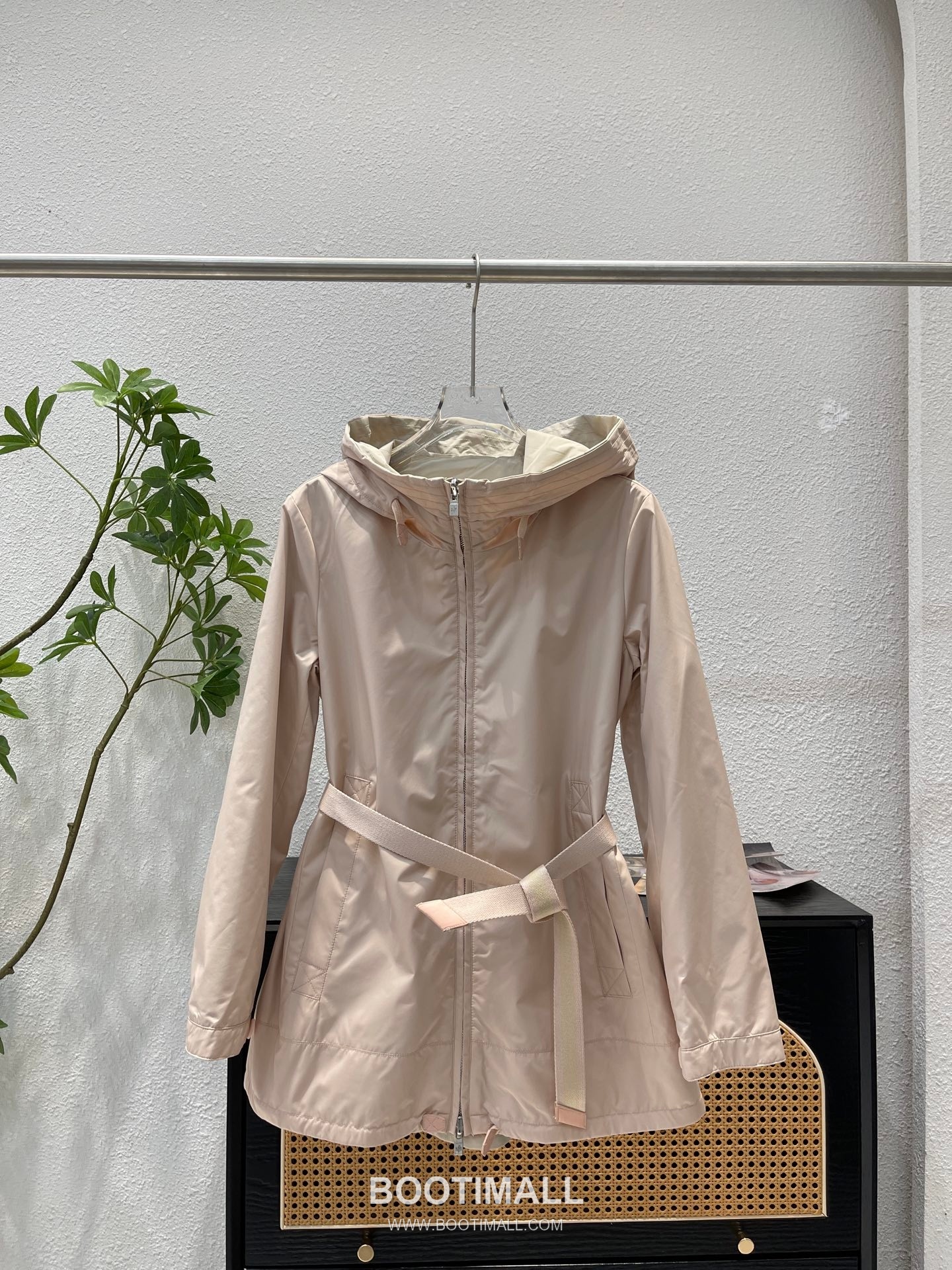 Loro Piana Double-Faced Polyester Reversible Trench Coat with Minimal Design 로로피아나 더블페이스 폴리에스터 리버서블 트렌치 코트 미니멀 디자인 2202 3