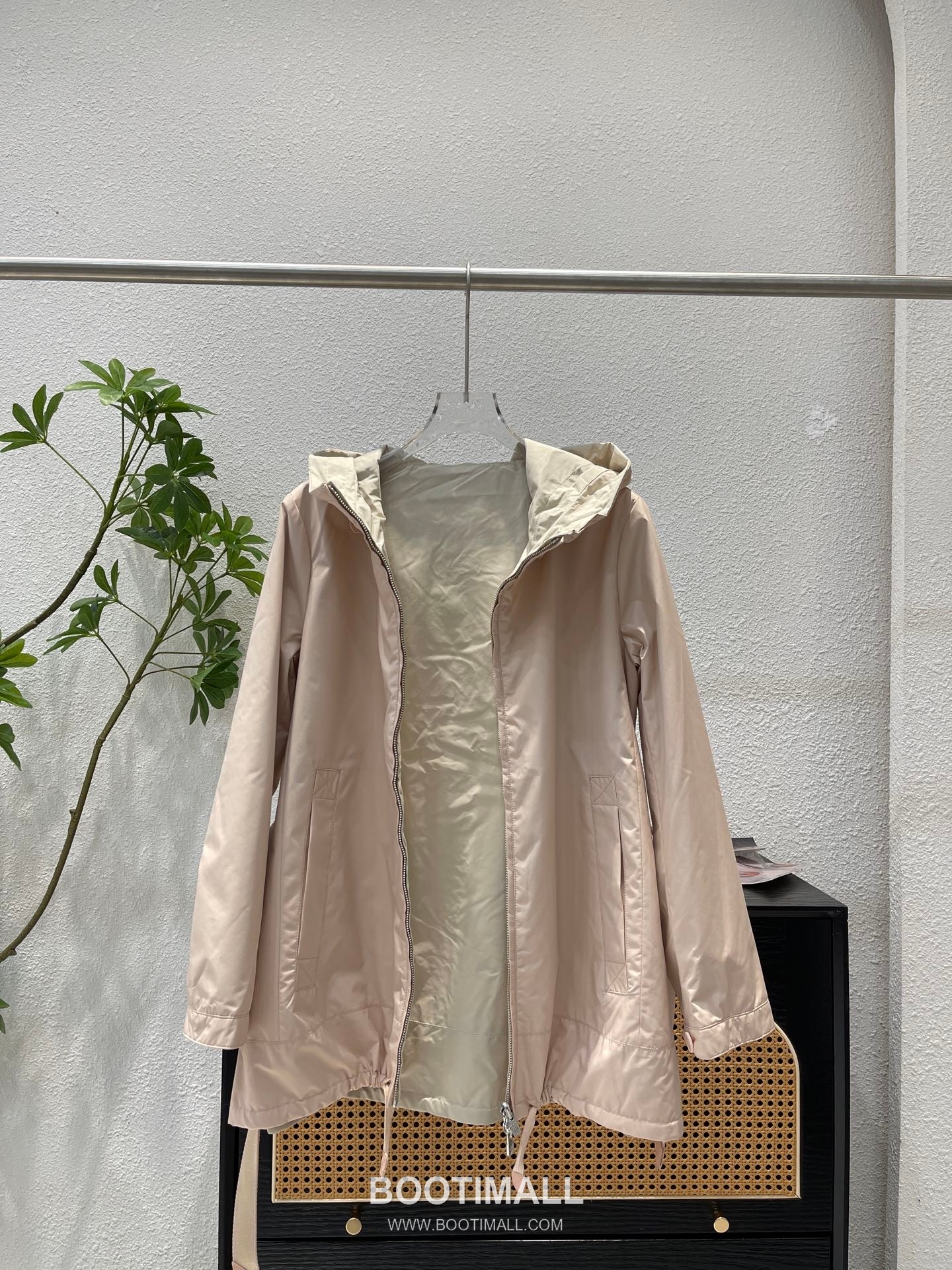 Loro Piana Double-Faced Polyester Reversible Trench Coat with Minimal Design 로로피아나 더블페이스 폴리에스터 리버서블 트렌치 코트 미니멀 디자인 2202 4