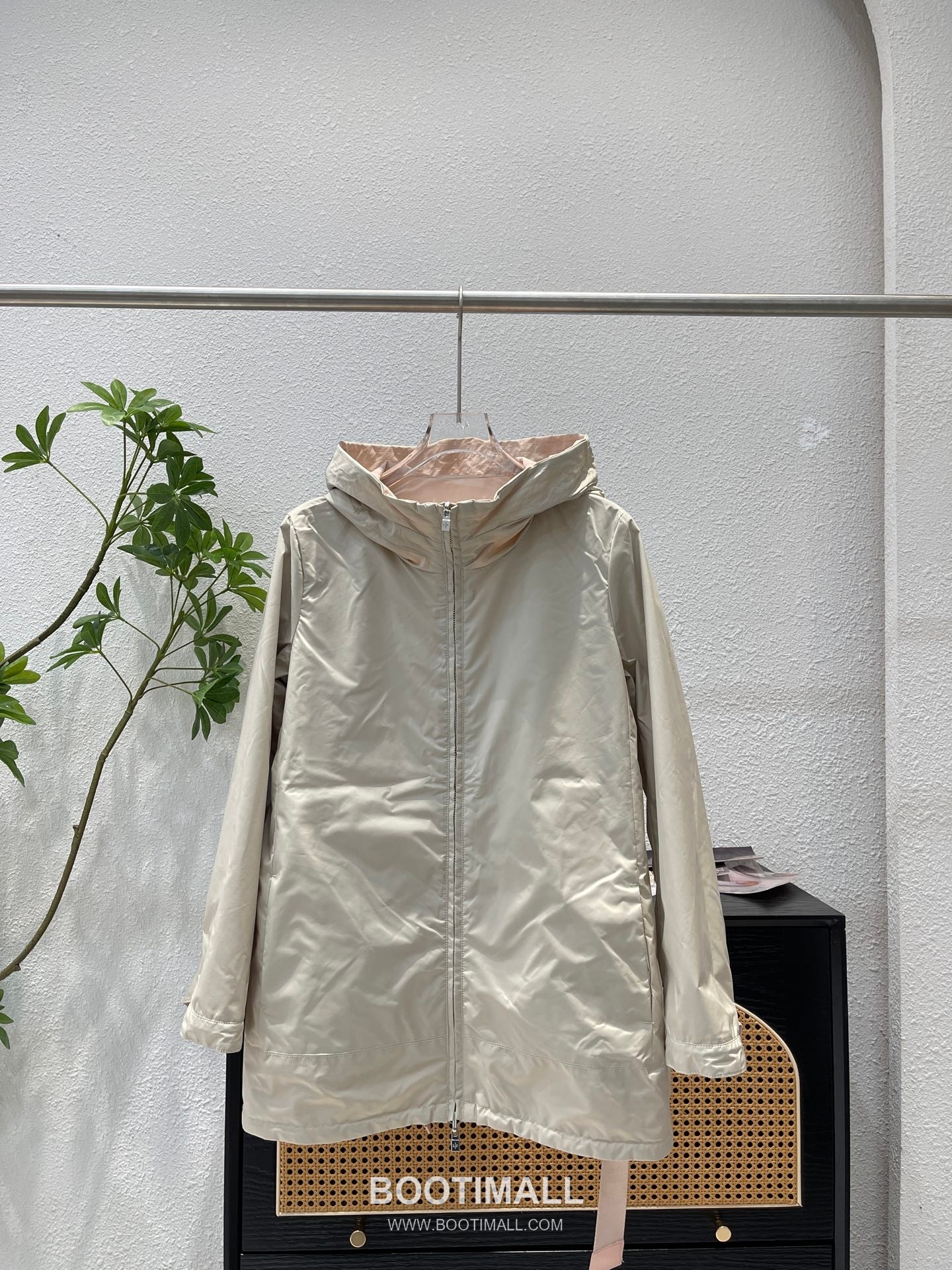 Loro Piana Double-Faced Polyester Reversible Trench Coat with Minimal Design 로로피아나 더블페이스 폴리에스터 리버서블 트렌치 코트 미니멀 디자인 2202 6