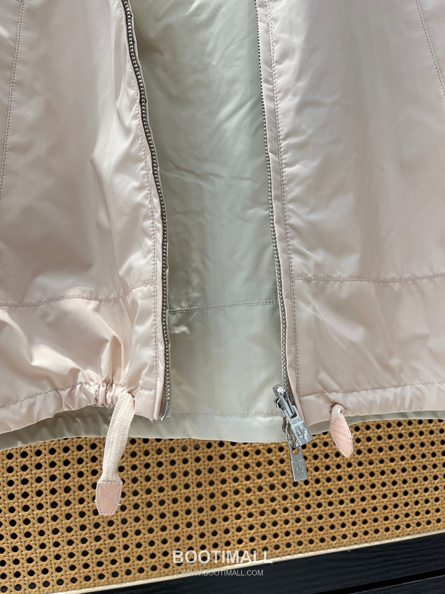 Loro Piana Double-Faced Polyester Reversible Trench Coat with Minimal Design 로로피아나 더블페이스 폴리에스터 리버서블 트렌치 코트 미니멀 디자인 2202 8