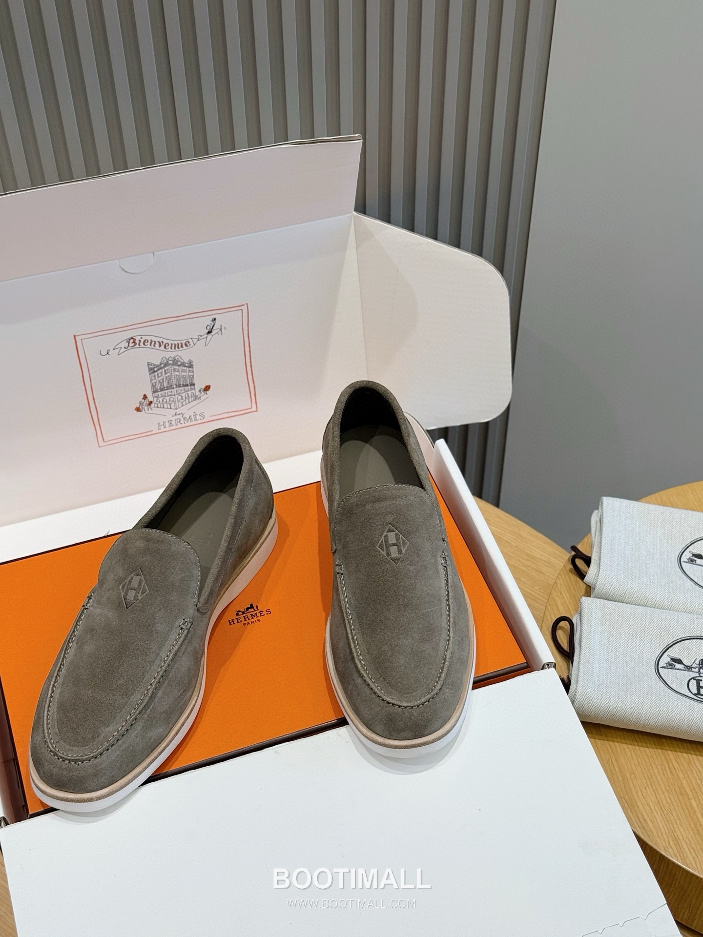 Hermes Job Suede Goatskin Leather Loafer with H Logo Rubber Sole 에르메스 잡 스웨이드 고트스킨 레더 로퍼 H 로고 러버솔 디테일 7F03042 2.5cm 1