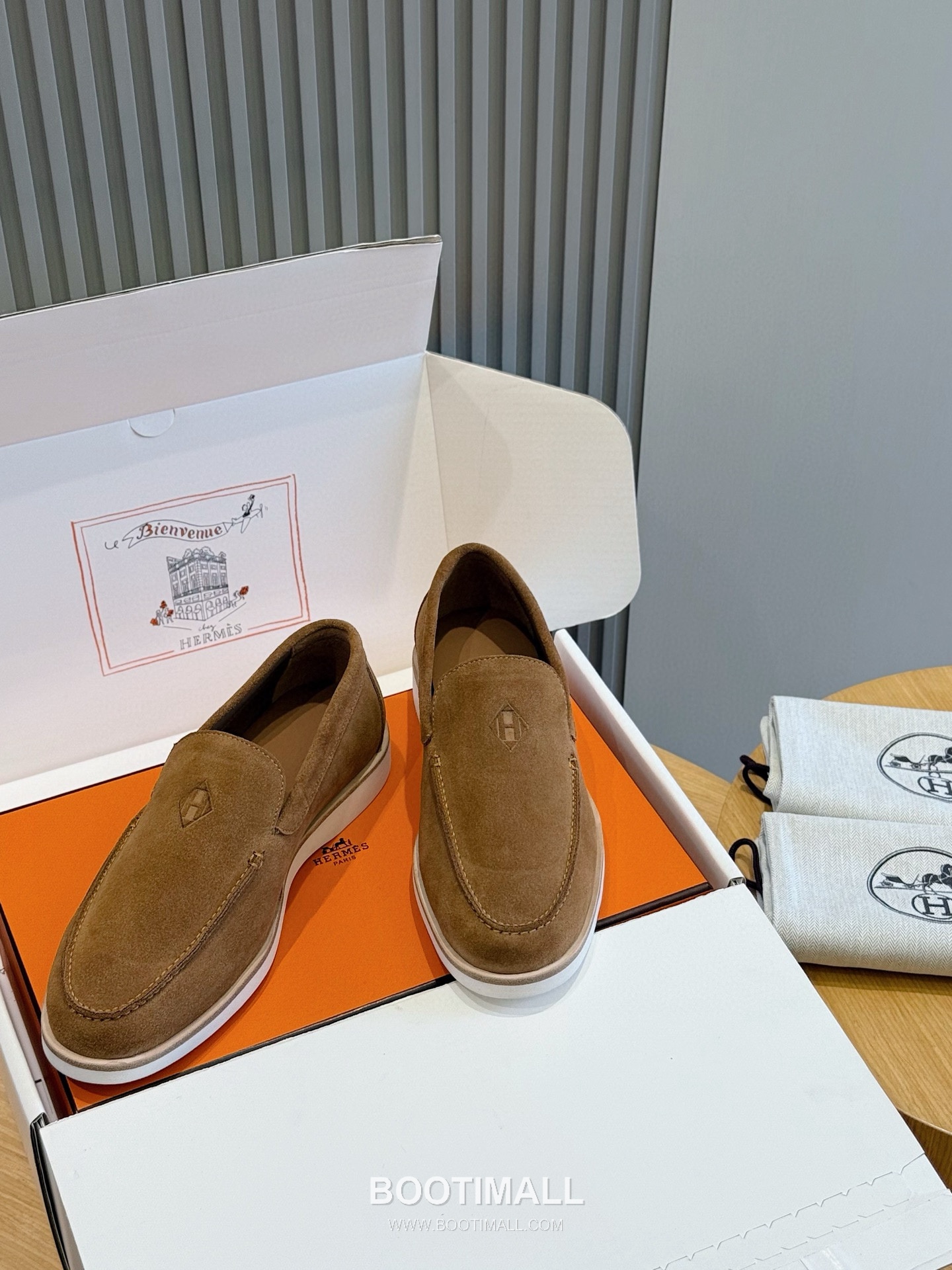 Hermes Job Suede Goatskin Leather Loafer with H Logo Rubber Sole 에르메스 잡 스웨이드 고트스킨 레더 로퍼 H 로고 러버솔 디테일 7F03042 2.5cm 1