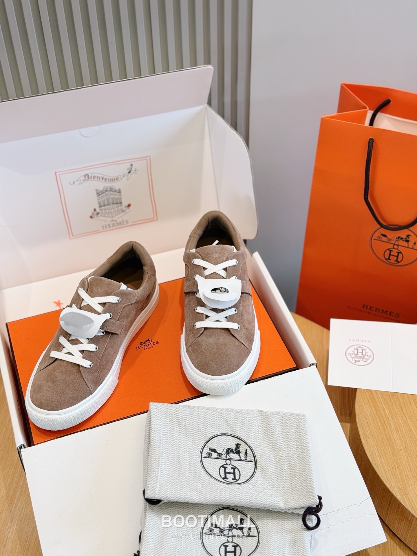 Hermes Freestyle Calfskin Epsom Leather High Sneakers with Saddle Stud Detail 에르메스 프리스타일 카프스킨 엡솜 레더 하이 스니커즈 새들 스터드 디테일 7F03042 3cm 1