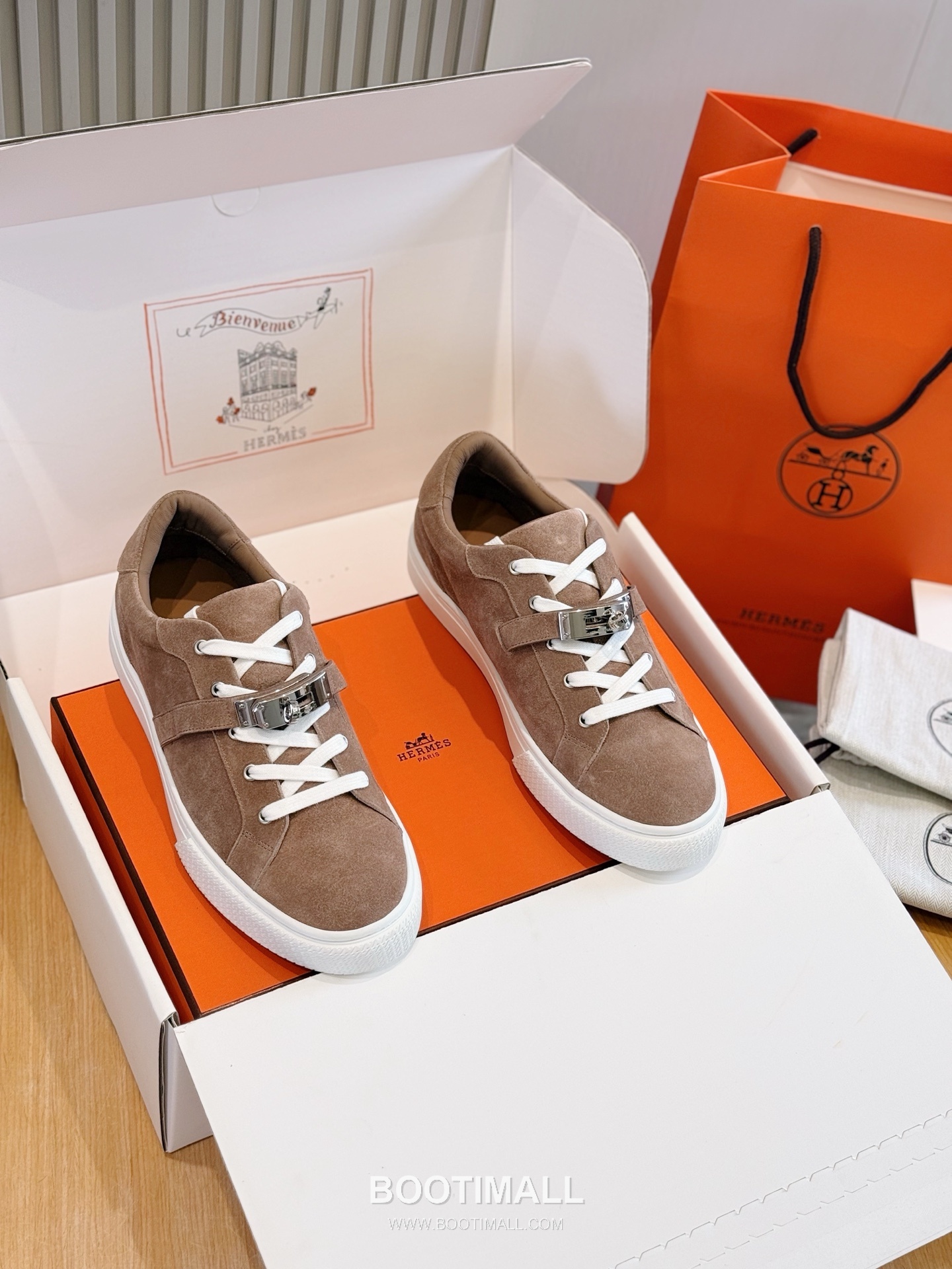 Hermes Freestyle Calfskin Epsom Leather High Sneakers with Saddle Stud Detail 에르메스 프리스타일 카프스킨 엡솜 레더 하이 스니커즈 새들 스터드 디테일 7F03042 3cm 2
