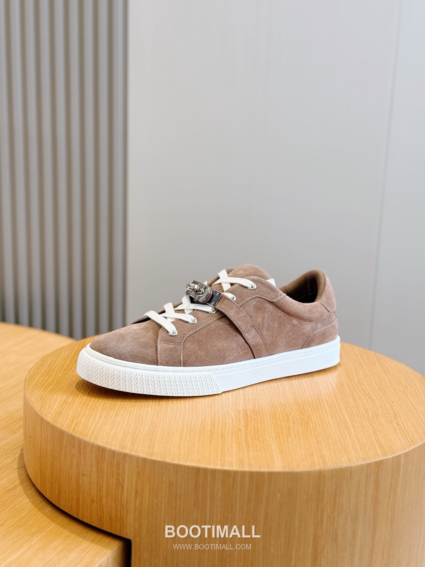 Hermes Freestyle Calfskin Epsom Leather High Sneakers with Saddle Stud Detail 에르메스 프리스타일 카프스킨 엡솜 레더 하이 스니커즈 새들 스터드 디테일 7F03042 3cm 3