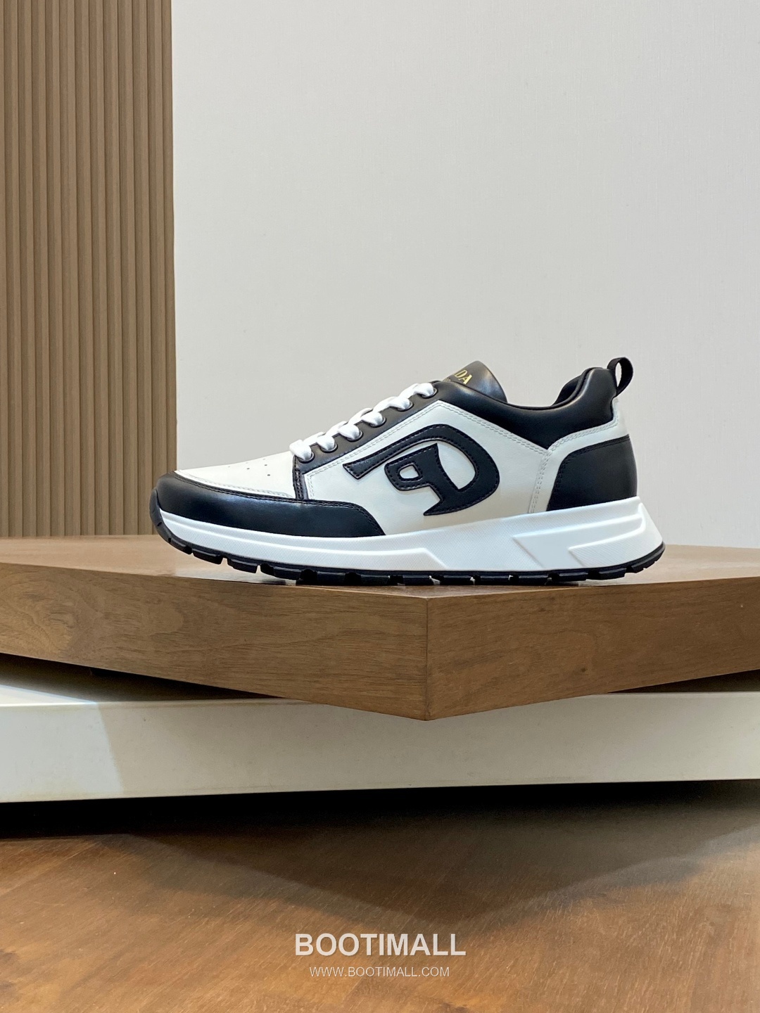 Prada Calfskin Leather Geometric Stitch Sneakers with Logo Lace Detail Rubber Sole 프라다 카프스킨 레더 지오메트릭 스티치 스니커즈 로고 레이스 디테일 러버솔 7F03041 2.5cm 2