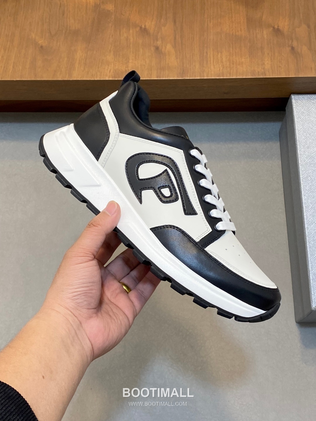 Prada Calfskin Leather Geometric Stitch Sneakers with Logo Lace Detail Rubber Sole 프라다 카프스킨 레더 지오메트릭 스티치 스니커즈 로고 레이스 디테일 러버솔 7F03041 2.5cm 4