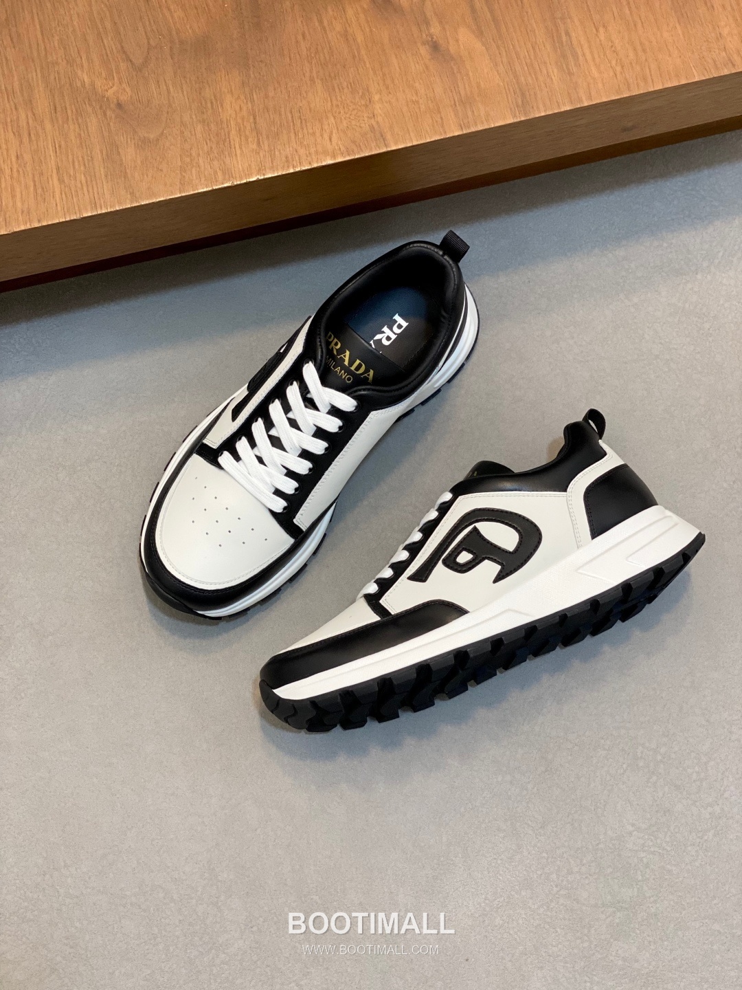 Prada Calfskin Leather Geometric Stitch Sneakers with Logo Lace Detail Rubber Sole 프라다 카프스킨 레더 지오메트릭 스티치 스니커즈 로고 레이스 디테일 러버솔 7F03041 2.5cm 5