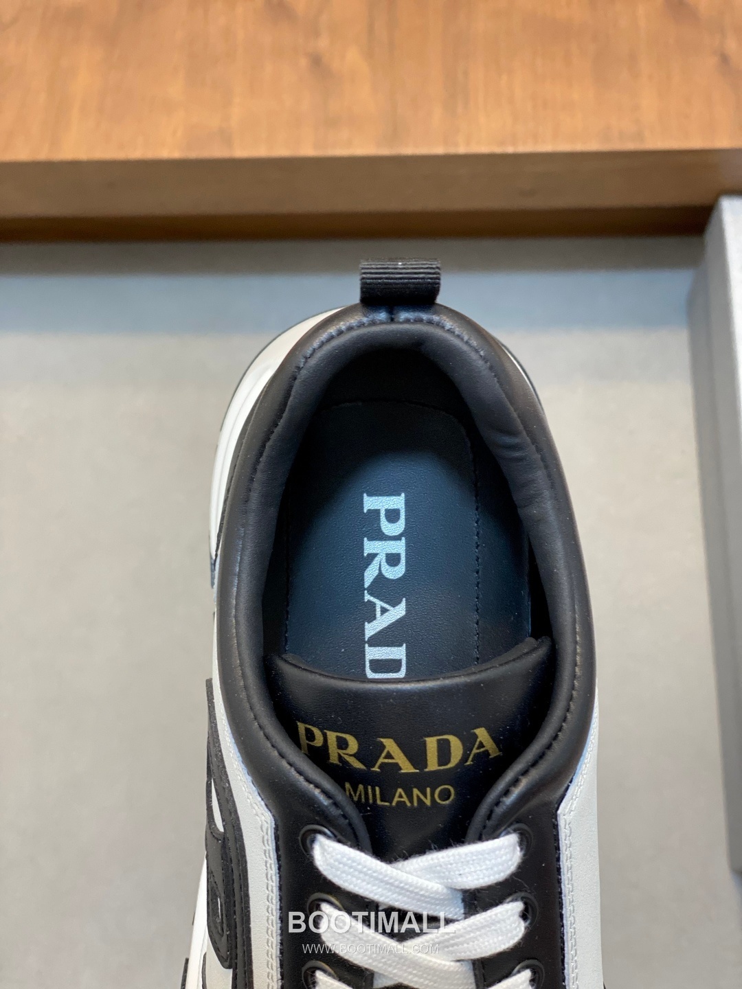 Prada Calfskin Leather Geometric Stitch Sneakers with Logo Lace Detail Rubber Sole 프라다 카프스킨 레더 지오메트릭 스티치 스니커즈 로고 레이스 디테일 러버솔 7F03041 2.5cm 7