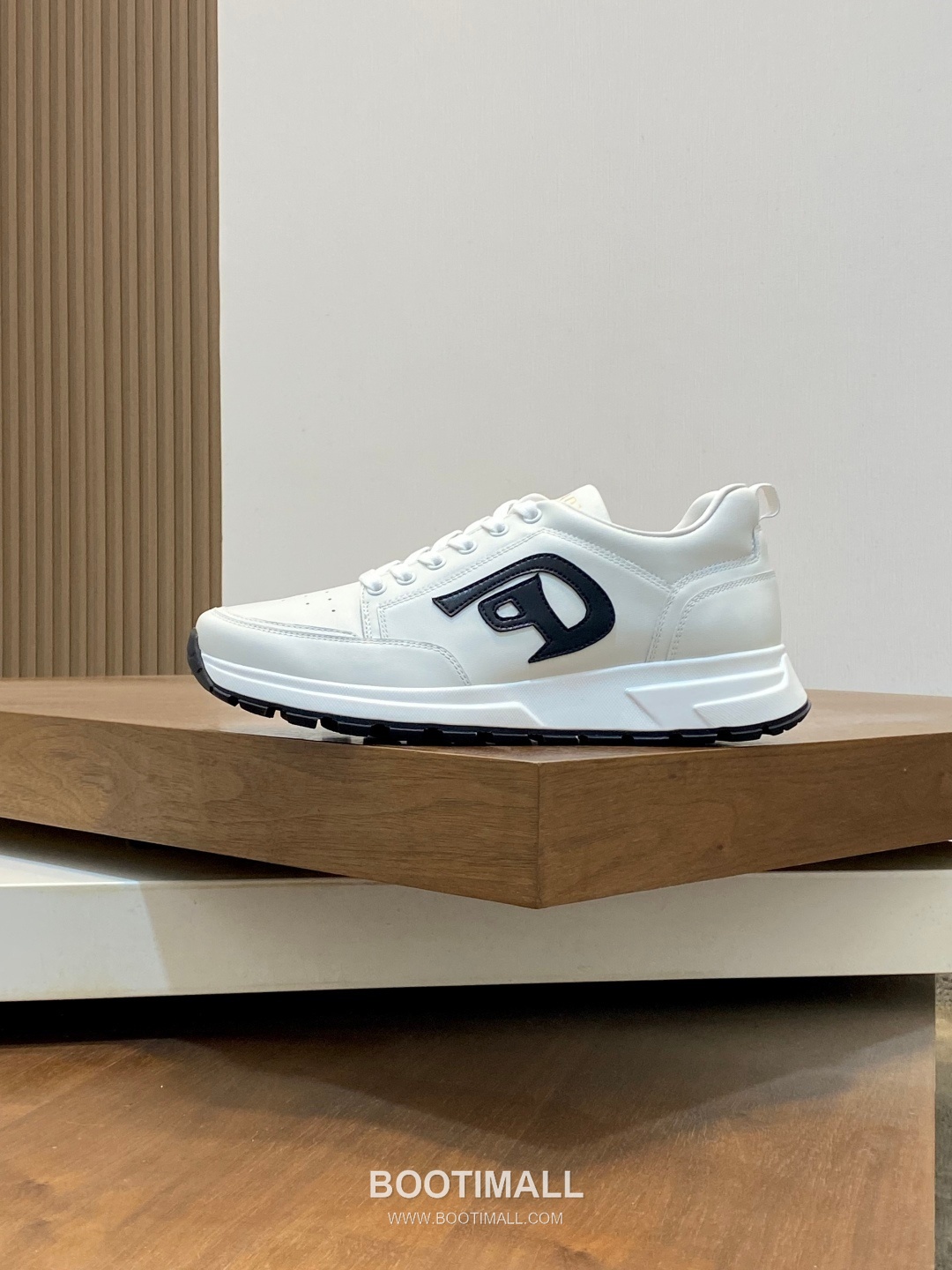 Prada Calfskin Leather Geometric Stitch Sneakers with Logo Lace Detail Rubber Sole 프라다 카프스킨 레더 지오메트릭 스티치 스니커즈 로고 레이스 디테일 러버솔 7F03041 2.5cm 2