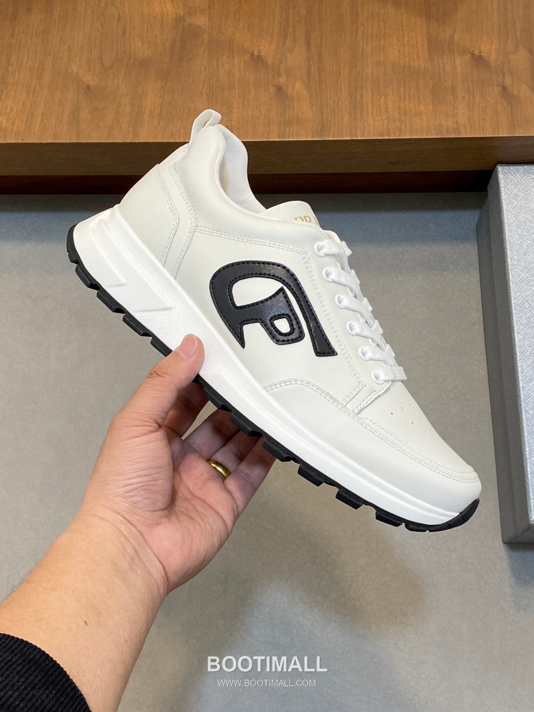 Prada Calfskin Leather Geometric Stitch Sneakers with Logo Lace Detail Rubber Sole 프라다 카프스킨 레더 지오메트릭 스티치 스니커즈 로고 레이스 디테일 러버솔 7F03041 2.5cm 4