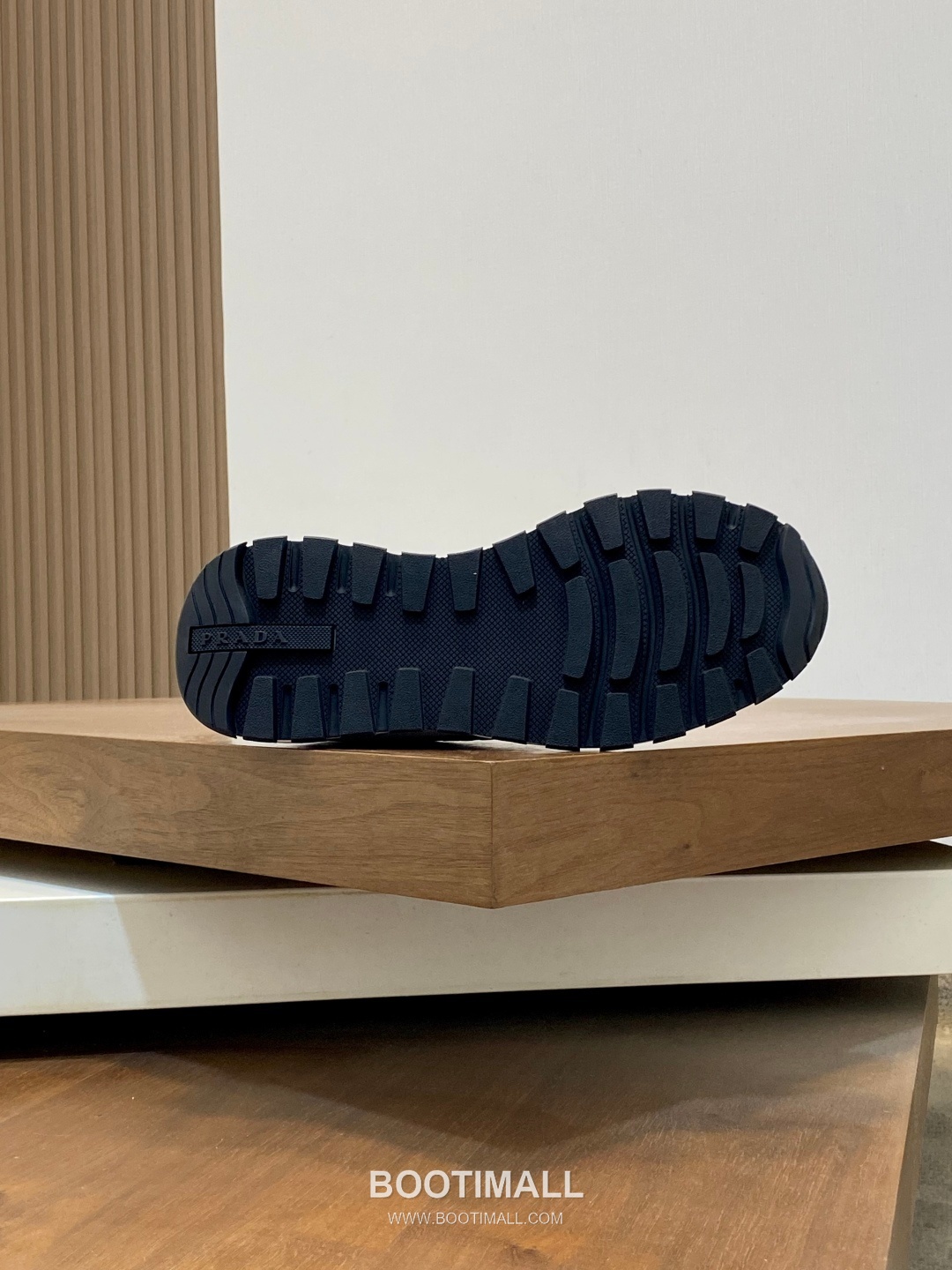 Prada Calfskin Leather Geometric Stitch Sneakers with Logo Lace Detail Rubber Sole 프라다 카프스킨 레더 지오메트릭 스티치 스니커즈 로고 레이스 디테일 러버솔 7F03041 2.5cm 9