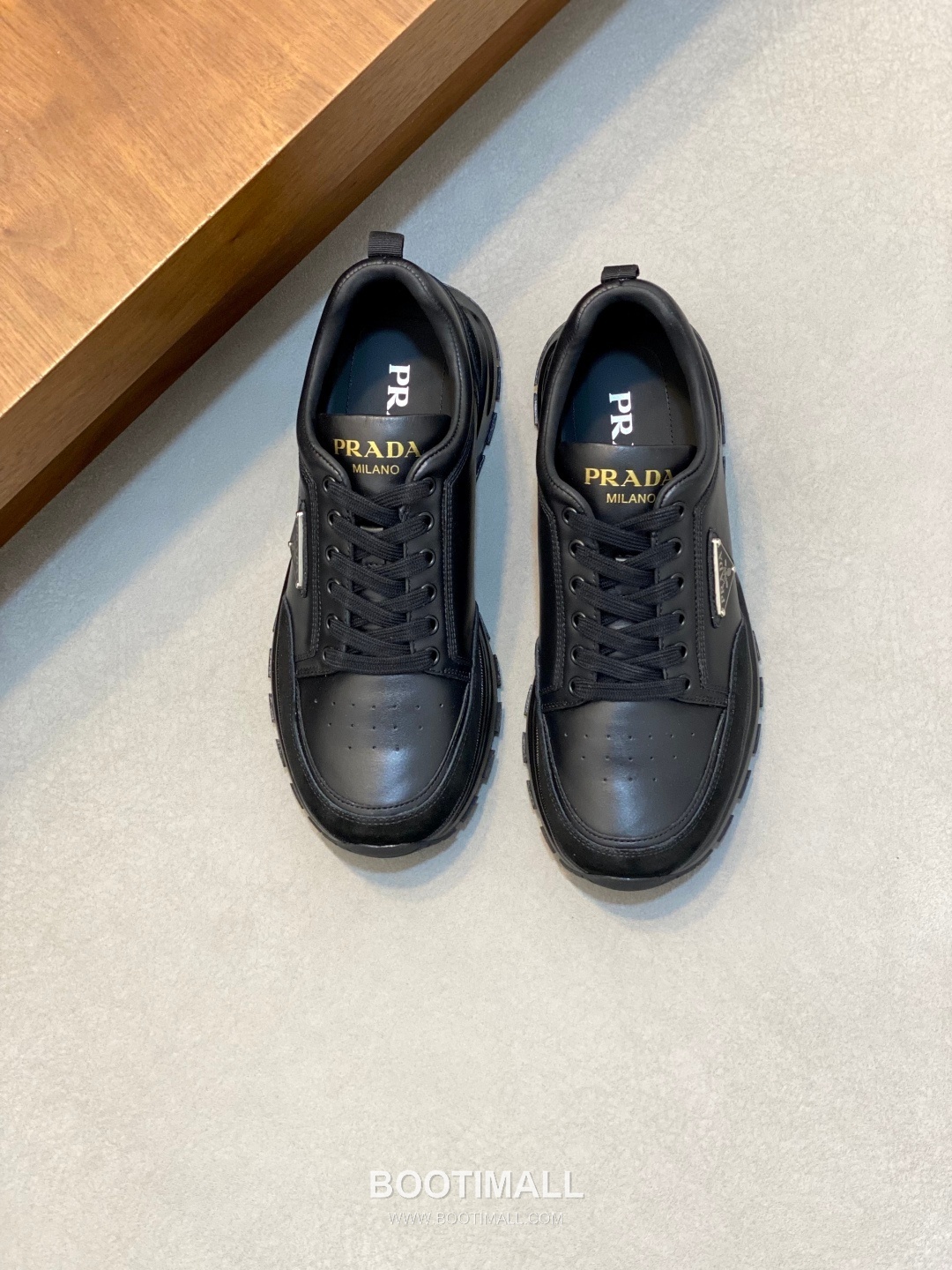 Prada Calfskin Leather Geometric Stitch Sneakers with Logo Lace Detail Rubber Sole 프라다 카프스킨 레더 지오메트릭 스티치 스니커즈 로고 레이스 디테일 러버솔 7F03041 2.5cm 1