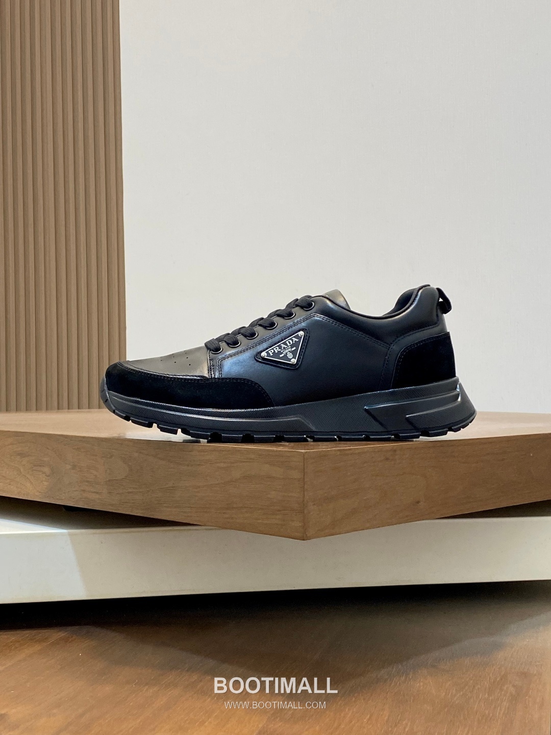 Prada Calfskin Leather Geometric Stitch Sneakers with Logo Lace Detail Rubber Sole 프라다 카프스킨 레더 지오메트릭 스티치 스니커즈 로고 레이스 디테일 러버솔 7F03041 2.5cm 2