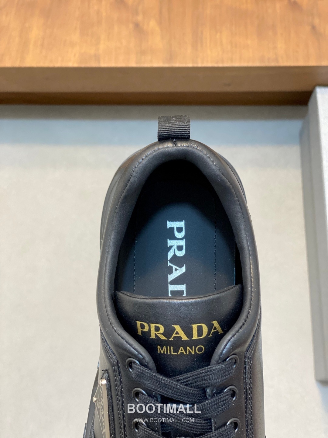 Prada Calfskin Leather Geometric Stitch Sneakers with Logo Lace Detail Rubber Sole 프라다 카프스킨 레더 지오메트릭 스티치 스니커즈 로고 레이스 디테일 러버솔 7F03041 2.5cm 7