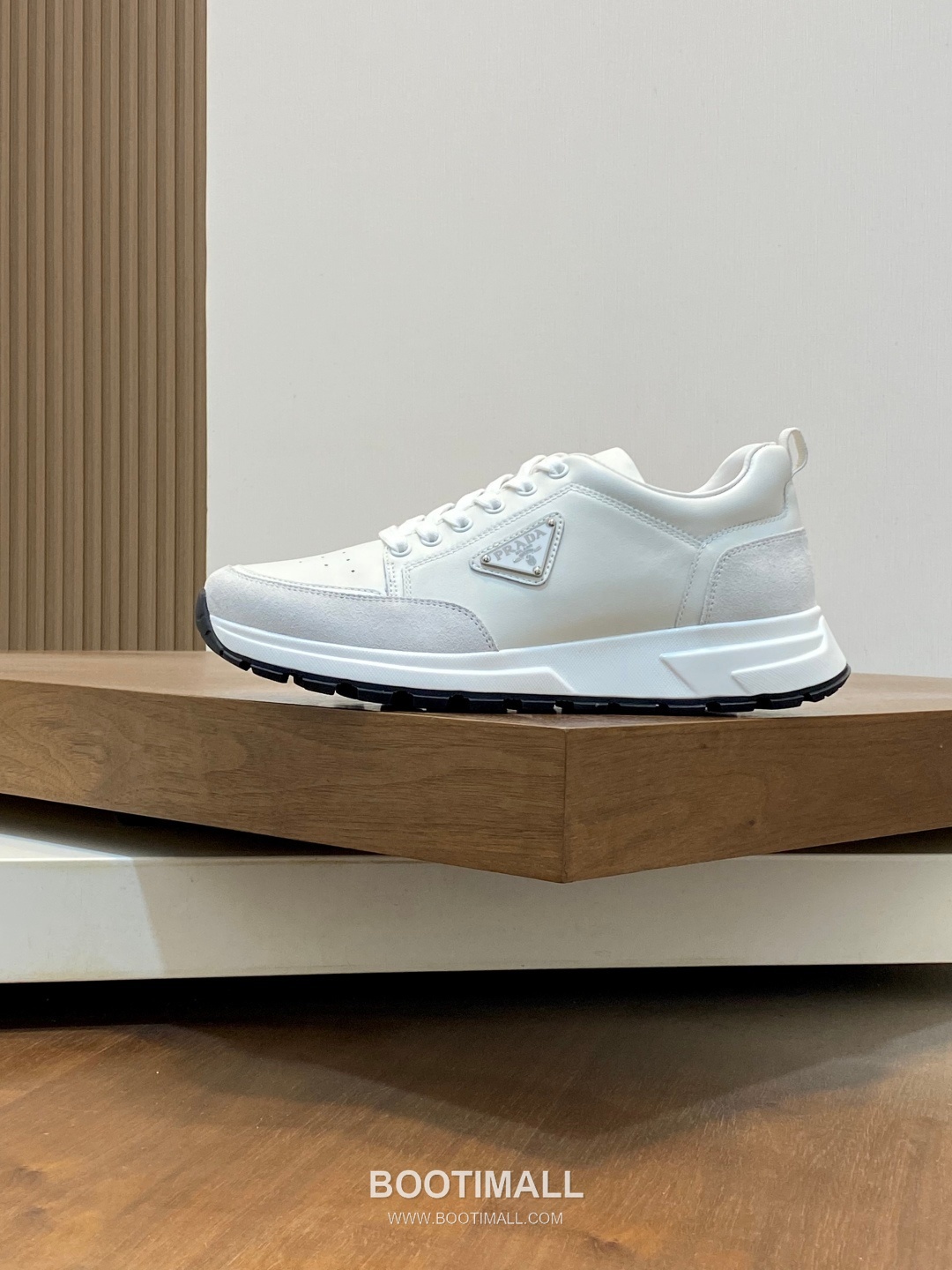 Prada Calfskin Leather Geometric Stitch Sneakers with Logo Lace Detail Rubber Sole 프라다 카프스킨 레더 지오메트릭 스티치 스니커즈 로고 레이스 디테일 러버솔 7F03041 2.5cm 2