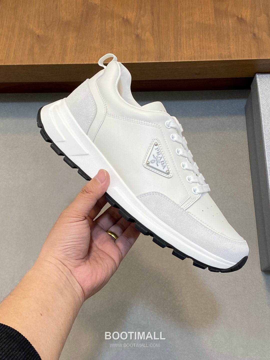 Prada Calfskin Leather Geometric Stitch Sneakers with Logo Lace Detail Rubber Sole 프라다 카프스킨 레더 지오메트릭 스티치 스니커즈 로고 레이스 디테일 러버솔 7F03041 2.5cm 4