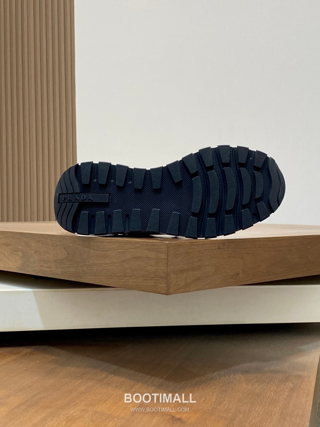 Prada Calfskin Leather Geometric Stitch Sneakers with Logo Lace Detail Rubber Sole 프라다 카프스킨 레더 지오메트릭 스티치 스니커즈 로고 레이스 디테일 러버솔 7F03041 2.5cm 9