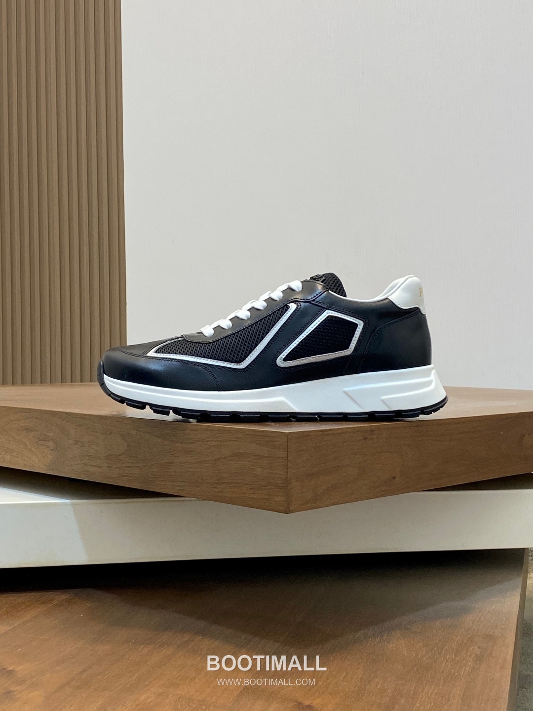 Prada Calfskin Leather Geometric Stitch Sneakers with Logo Tongue Lace Detail Rubber Sole 프라다 카프스킨 레더 지오메트릭 스티치 스니커즈 로고 텅 레이스 디테일 러버솔 7F03041 2.5cm 2