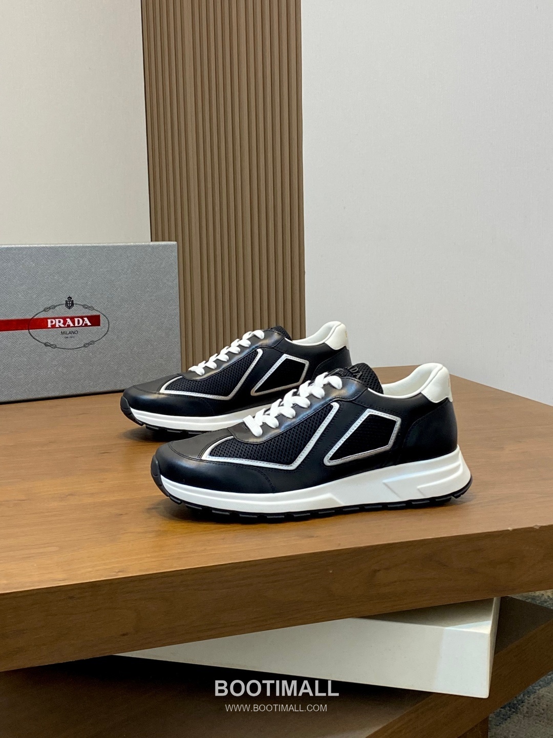 Prada Calfskin Leather Geometric Stitch Sneakers with Logo Tongue Lace Detail Rubber Sole 프라다 카프스킨 레더 지오메트릭 스티치 스니커즈 로고 텅 레이스 디테일 러버솔 7F03041 2.5cm 3