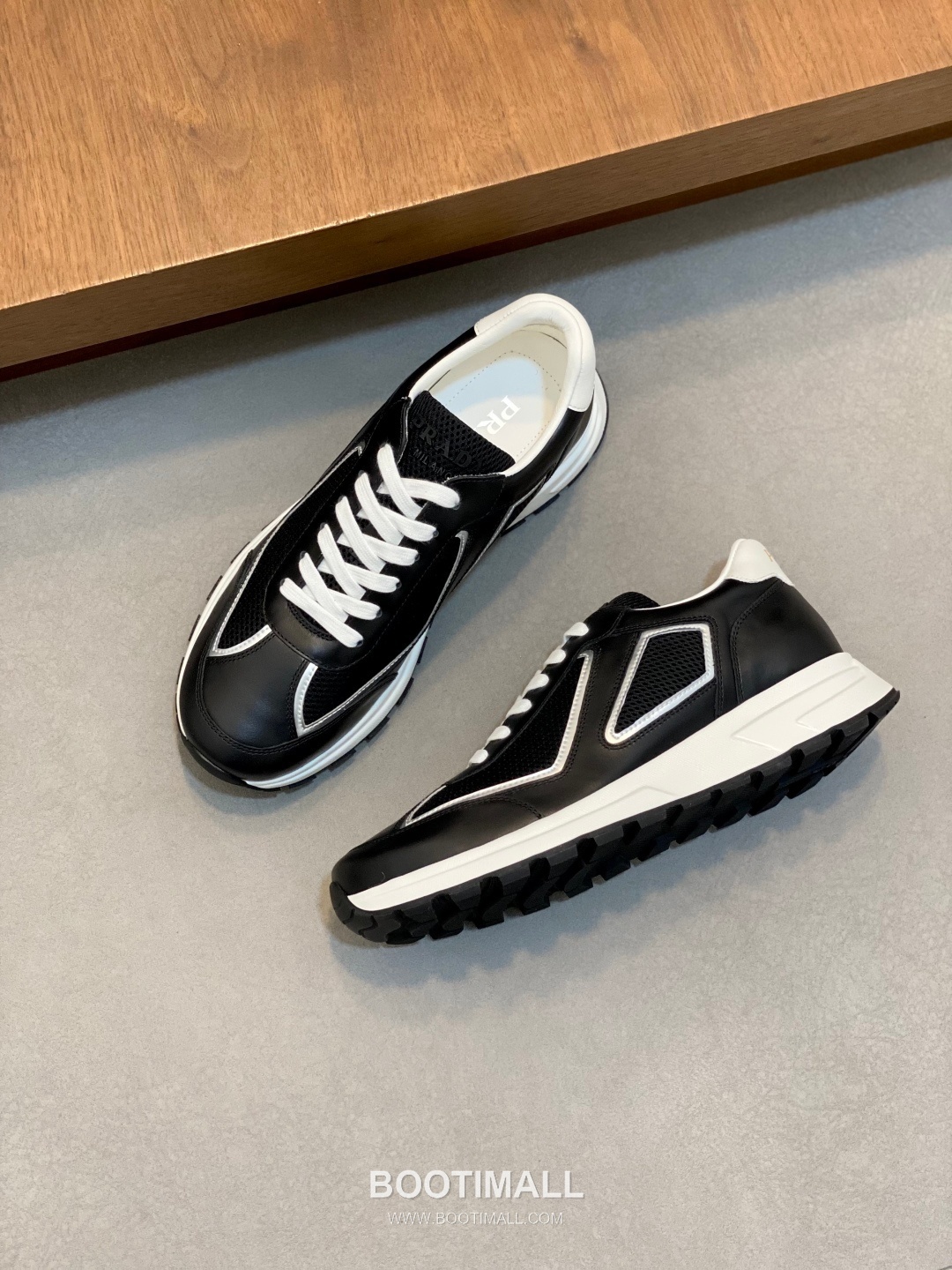 Prada Calfskin Leather Geometric Stitch Sneakers with Logo Tongue Lace Detail Rubber Sole 프라다 카프스킨 레더 지오메트릭 스티치 스니커즈 로고 텅 레이스 디테일 러버솔 7F03041 2.5cm 5