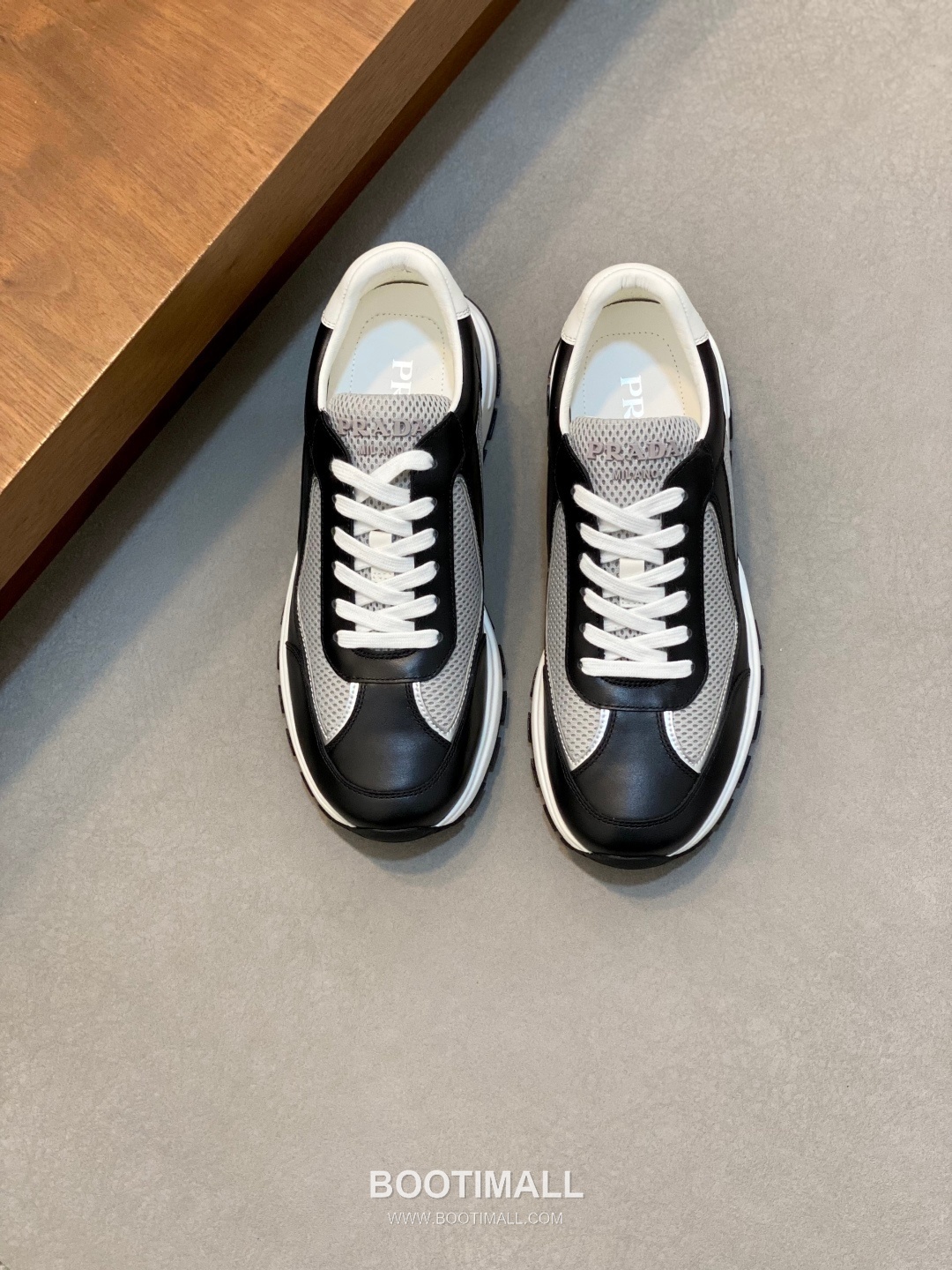 Prada Calfskin Leather Geometric Stitch Sneakers with Logo Tongue Lace Detail Rubber Sole 프라다 카프스킨 레더 지오메트릭 스티치 스니커즈 로고 텅 레이스 디테일 러버솔 7F03041 2.5cm 1