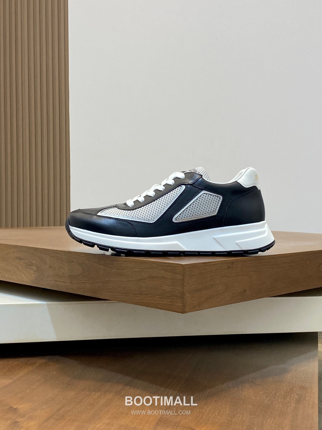 Prada Calfskin Leather Geometric Stitch Sneakers with Logo Tongue Lace Detail Rubber Sole 프라다 카프스킨 레더 지오메트릭 스티치 스니커즈 로고 텅 레이스 디테일 러버솔 7F03041 2.5cm 2