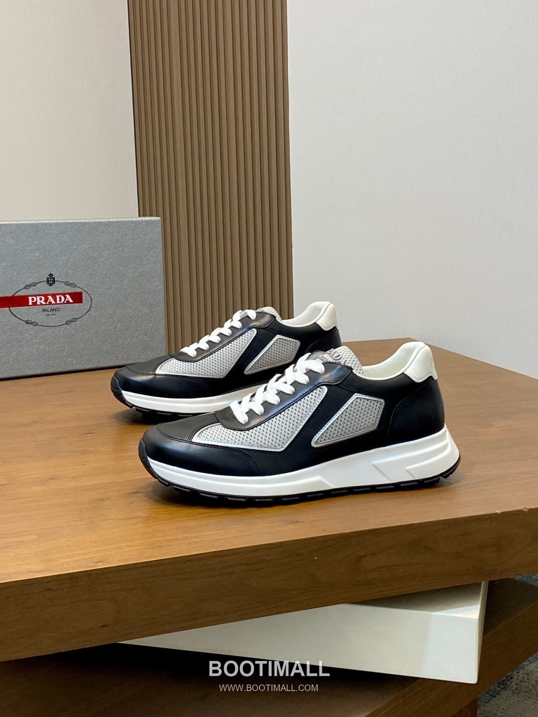 Prada Calfskin Leather Geometric Stitch Sneakers with Logo Tongue Lace Detail Rubber Sole 프라다 카프스킨 레더 지오메트릭 스티치 스니커즈 로고 텅 레이스 디테일 러버솔 7F03041 2.5cm 3