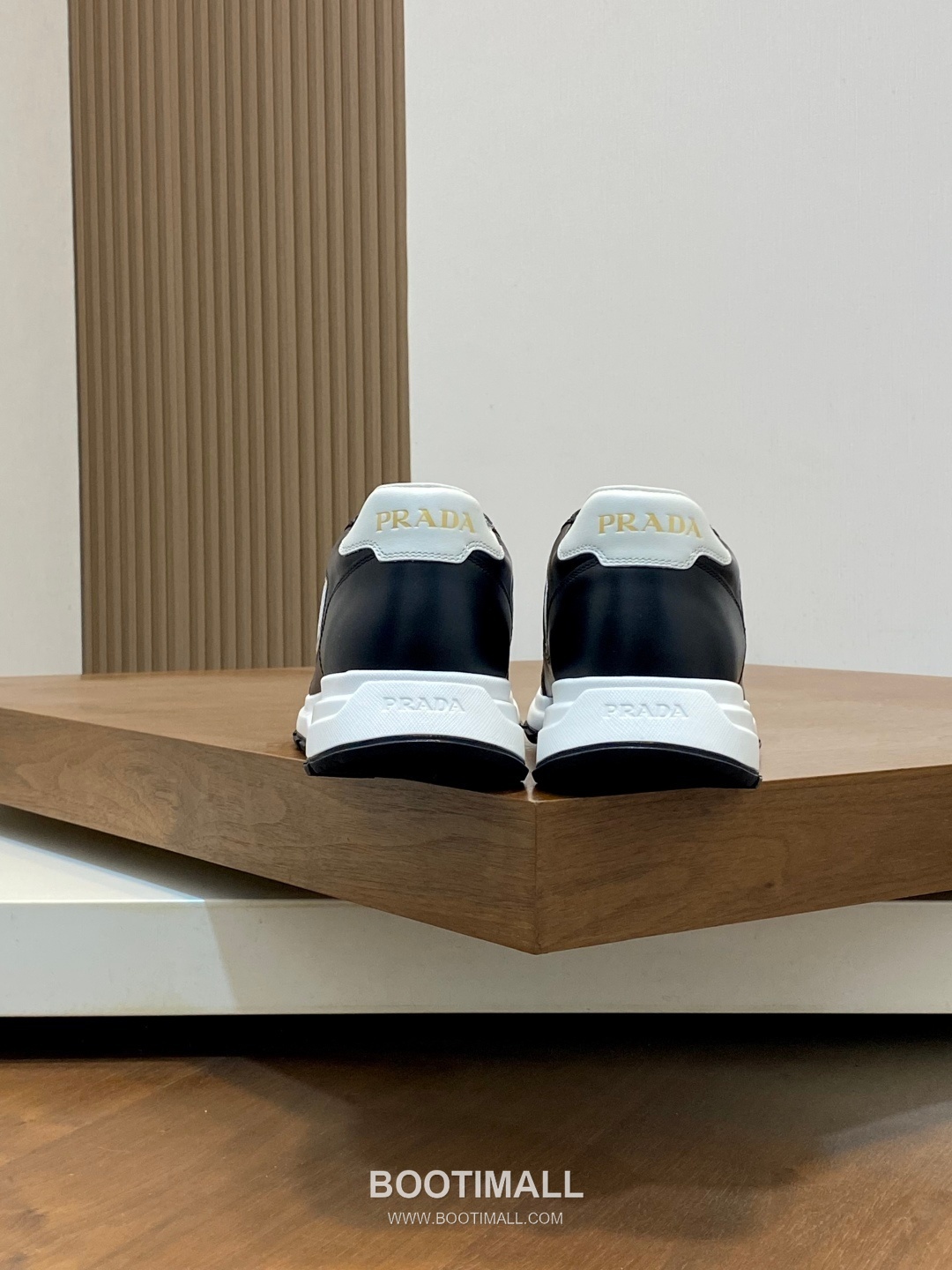 Prada Calfskin Leather Geometric Stitch Sneakers with Logo Tongue Lace Detail Rubber Sole 프라다 카프스킨 레더 지오메트릭 스티치 스니커즈 로고 텅 레이스 디테일 러버솔 7F03041 2.5cm 8