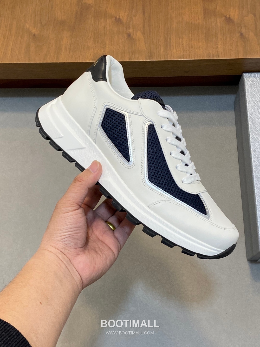 Prada Calfskin Leather Geometric Stitch Sneakers with Logo Tongue Lace Detail Rubber Sole 프라다 카프스킨 레더 지오메트릭 스티치 스니커즈 로고 텅 레이스 디테일 러버솔 7F03041 2.5cm 4