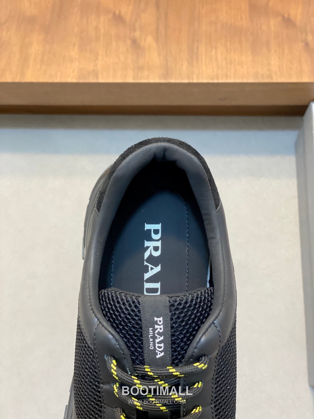 Prada Calfskin Leather Geometric Stitch Sneakers with Prada Milano Logo Lace Detail Rubber Sole 프라다 카프스킨 레더 지오메트릭 스티치 스니커즈 프라다 밀라노 로고 레이스 디테일 러버솔 7F03041 2.5cm 7