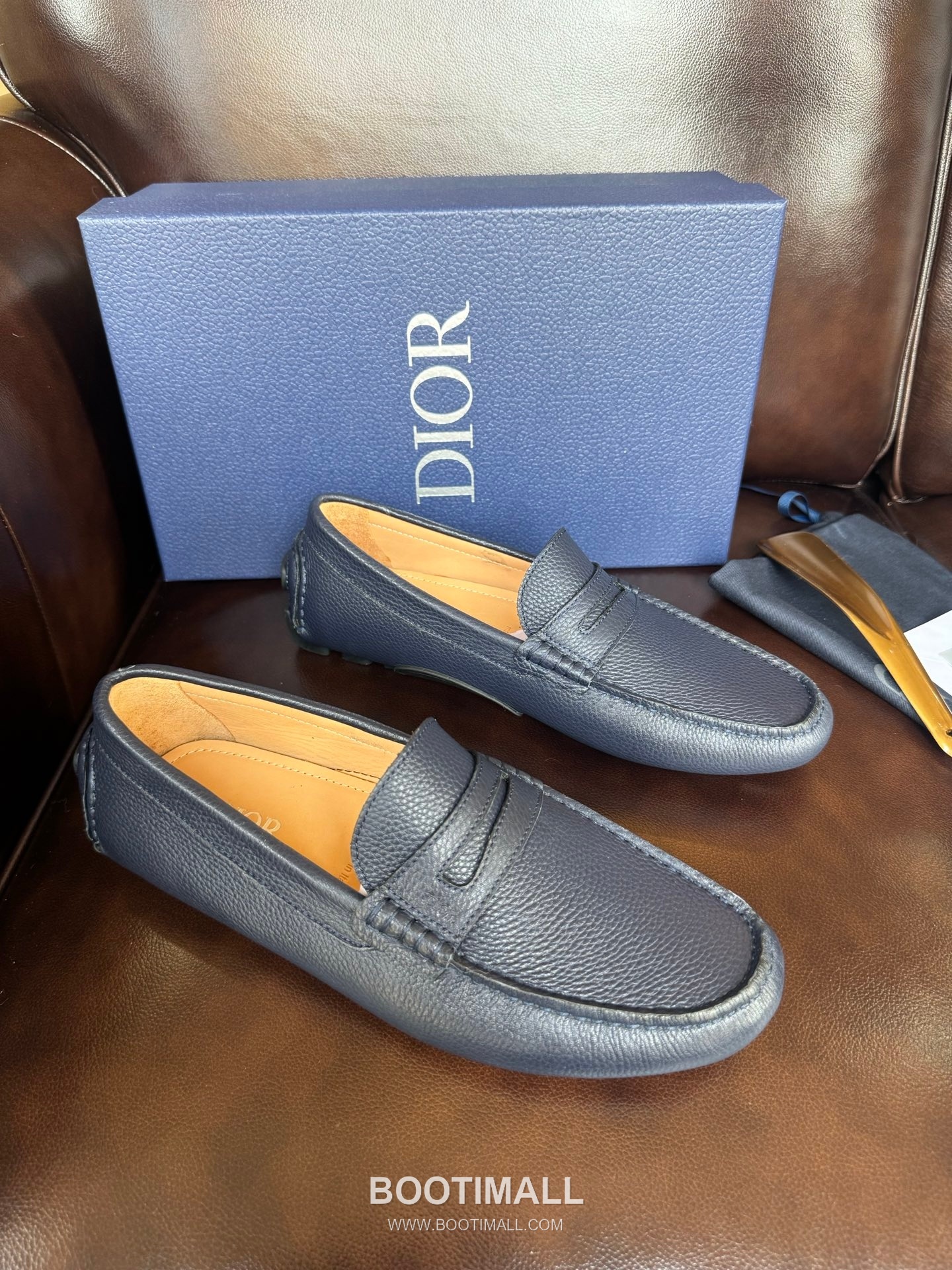 Dior Suede Calfskin Slip-on Loafer with Hand Stitch Rubber Sole 디올 스웨이드 카프스킨 슬립온 로퍼 핸드 스티치 러버솔 디테일 7F03040 2cm 3