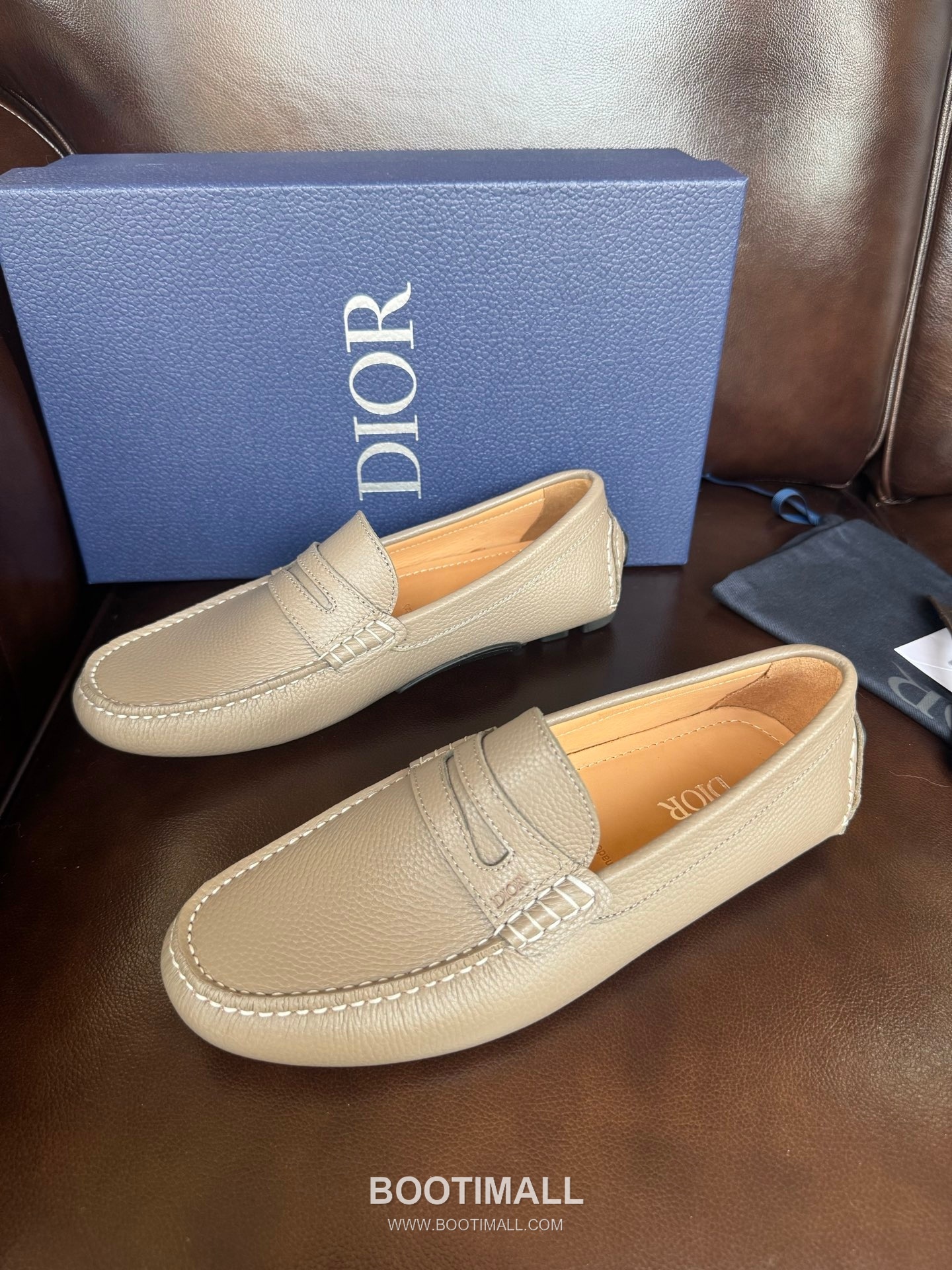 Dior Suede Calfskin Slip-on Loafer with Hand Stitch Rubber Sole 디올 스웨이드 카프스킨 슬립온 로퍼 핸드 스티치 러버솔 디테일 7F03040 2cm 1