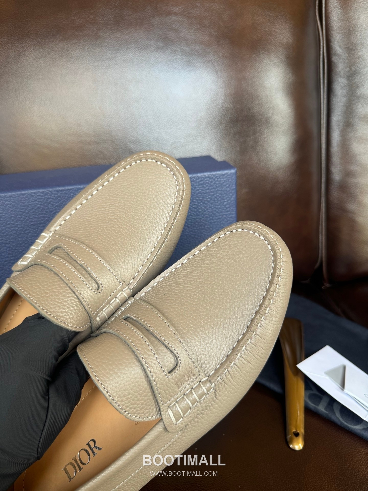 Dior Suede Calfskin Slip-on Loafer with Hand Stitch Rubber Sole 디올 스웨이드 카프스킨 슬립온 로퍼 핸드 스티치 러버솔 디테일 7F03040 2cm 7