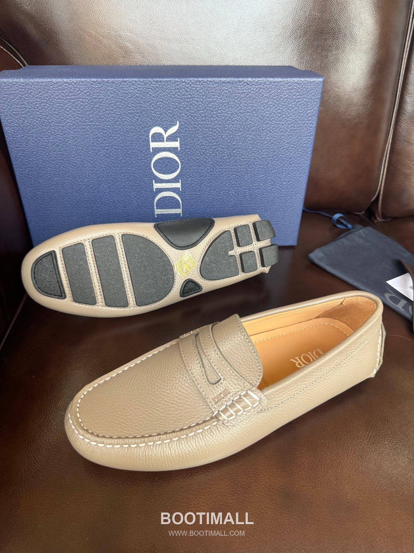 Dior Suede Calfskin Slip-on Loafer with Hand Stitch Rubber Sole 디올 스웨이드 카프스킨 슬립온 로퍼 핸드 스티치 러버솔 디테일 7F03040 2cm 9