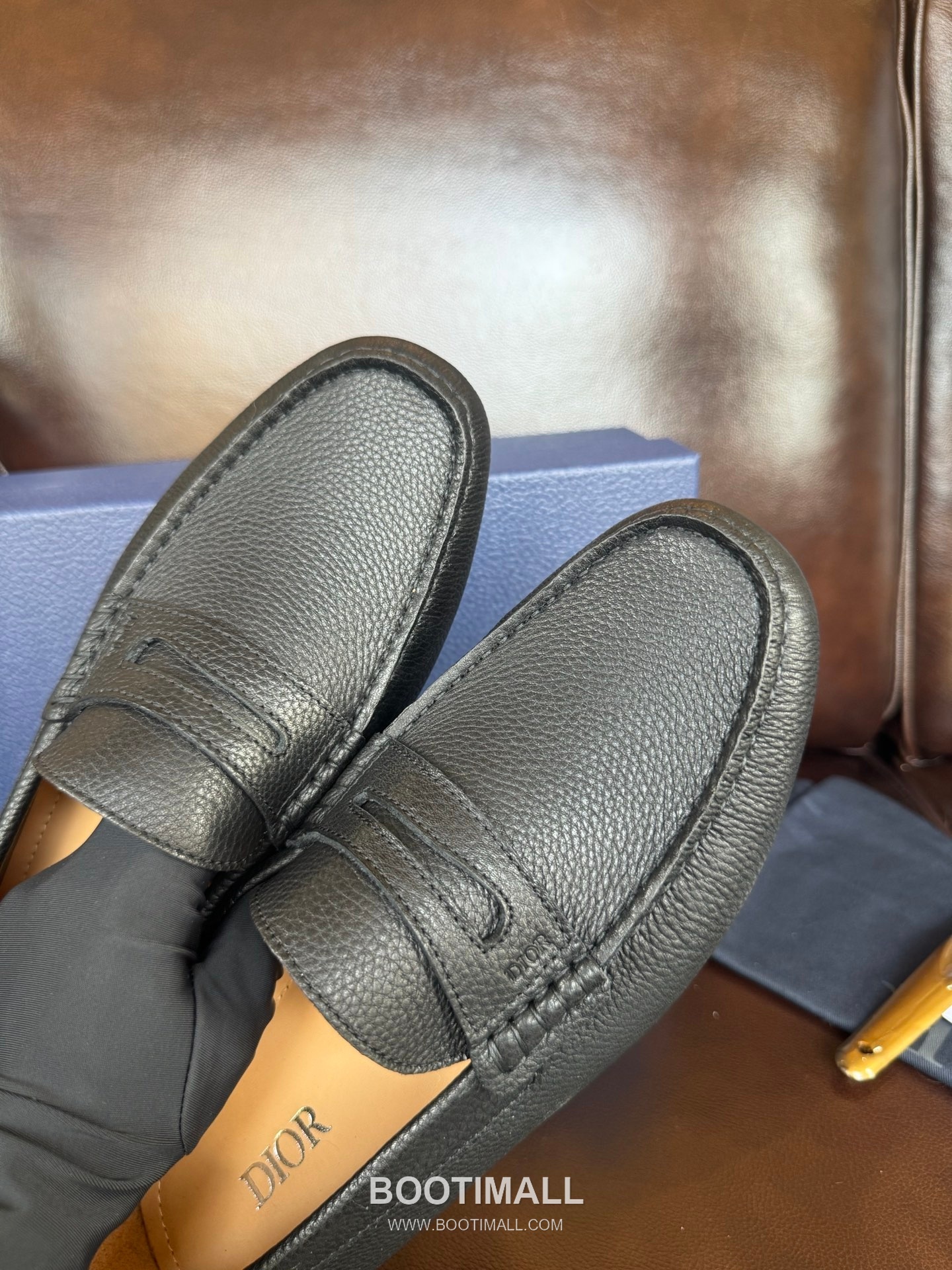 Dior Suede Calfskin Slip-on Loafer with Hand Stitch Rubber Sole 디올 스웨이드 카프스킨 슬립온 로퍼 핸드 스티치 러버솔 디테일 7F03040 2cm 5