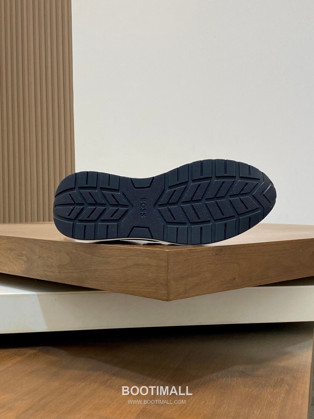 BOSS Suede Calfskin Leather Low Sneakers with Logo Lace Detail EVA Rubber Sole 보스 스웨이드 카프스킨 레더 로우 스니커즈 로고 레이스 디테일 EVA 러버솔 7F03046 3cm 9