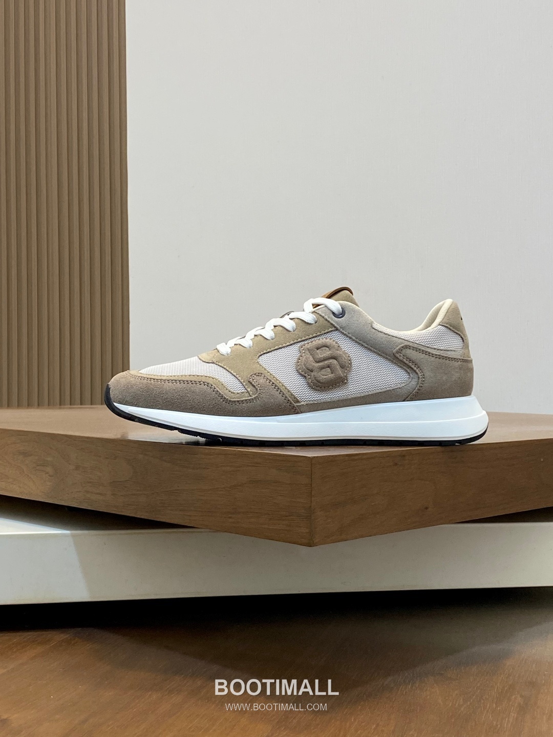 BOSS Suede Calfskin Leather Low Sneakers with Logo Lace Detail EVA Rubber Sole 보스 스웨이드 카프스킨 레더 로우 스니커즈 로고 레이스 디테일 EVA 러버솔 7F03046 3cm 2