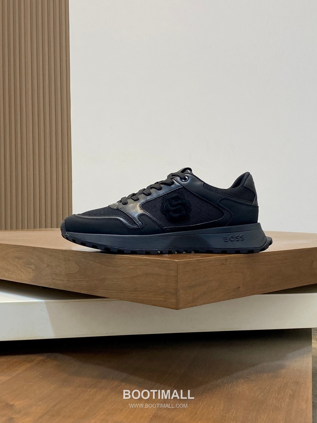 BOSS Suede Calfskin Leather Low Sneakers with Logo Lace Detail EVA Rubber Sole 보스 스웨이드 카프스킨 레더 로우 스니커즈 로고 레이스 디테일 EVA 러버솔 7F03046 3cm 2