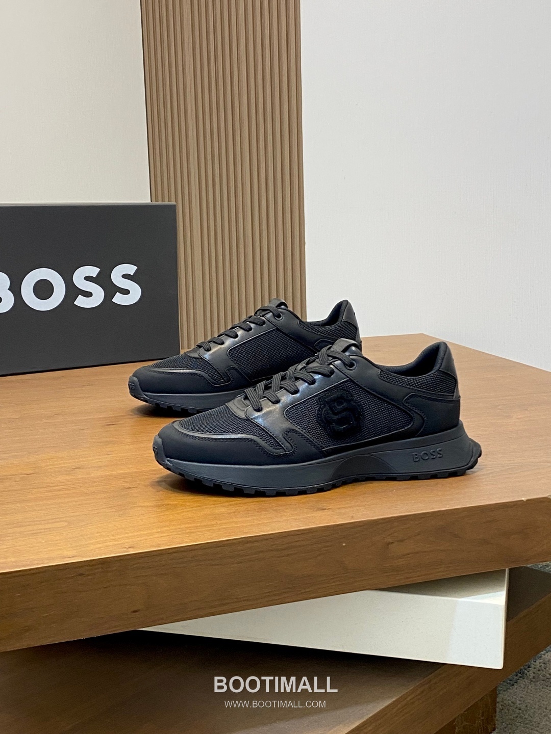 BOSS Suede Calfskin Leather Low Sneakers with Logo Lace Detail EVA Rubber Sole 보스 스웨이드 카프스킨 레더 로우 스니커즈 로고 레이스 디테일 EVA 러버솔 7F03046 3cm 3