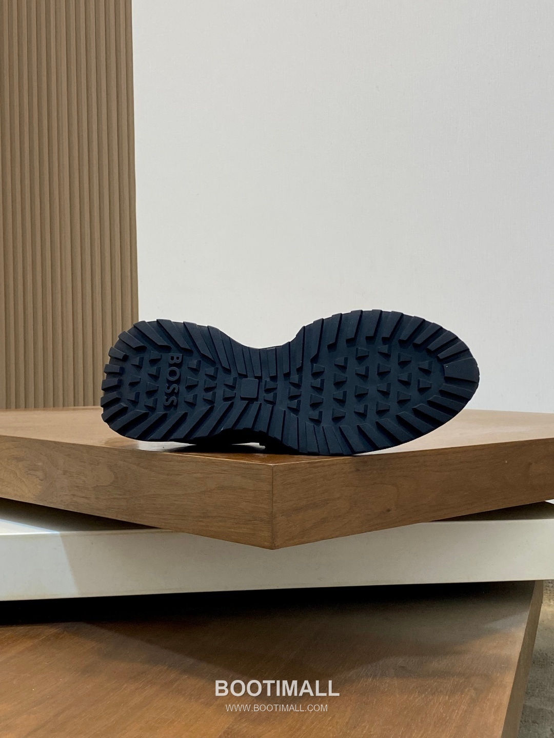 BOSS Suede Calfskin Leather Low Sneakers with Logo Lace Detail EVA Rubber Sole 보스 스웨이드 카프스킨 레더 로우 스니커즈 로고 레이스 디테일 EVA 러버솔 7F03046 3cm 9