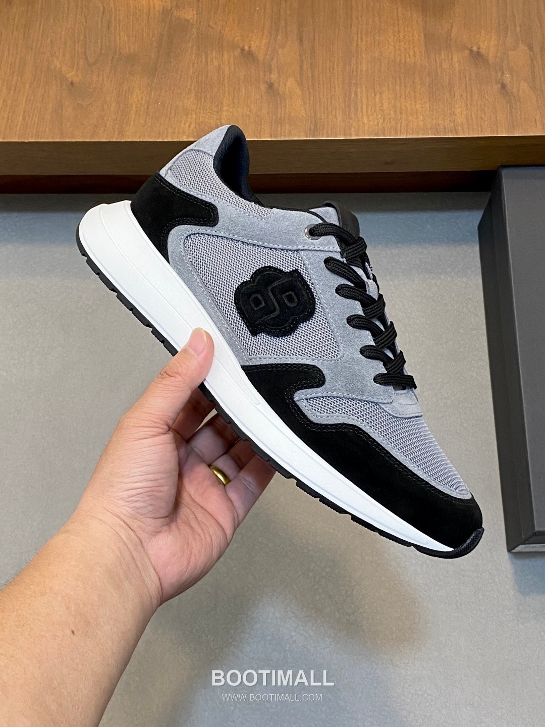 BOSS Suede Calfskin Leather Low Sneakers with Logo Lace Detail EVA Rubber Sole 보스 스웨이드 카프스킨 레더 로우 스니커즈 로고 레이스 디테일 EVA 러버솔 7F03046 3cm 4