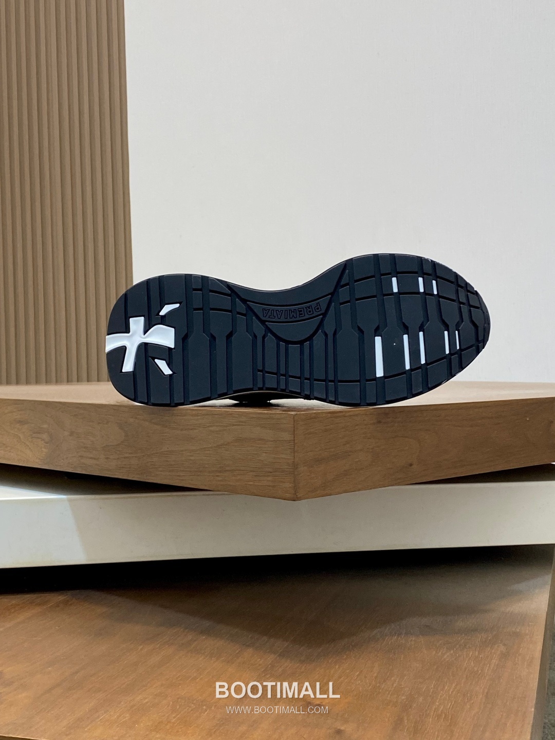 Premiata Suede Calfskin Waterproof Fabric Low Sneakers with Logo Stitch Detail Rubber Sole 프리미아타 스웨이드 카프스킨 방수 패브릭 로우 스니커즈 로고 스티치 디테일 러버솔 7F03038 3cm 9