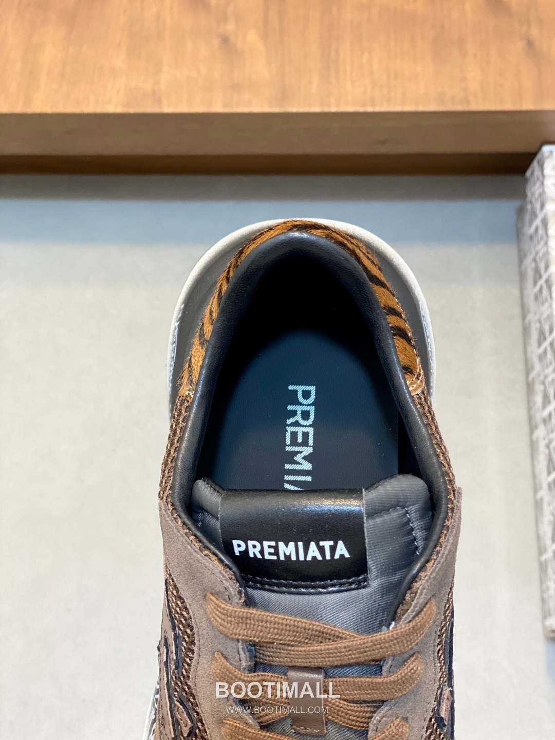 Premiata Suede Calfskin Waterproof Fabric Low Sneakers with Logo Stitch Detail Rubber Sole 프리미아타 스웨이드 카프스킨 방수 패브릭 로우 스니커즈 로고 스티치 디테일 러버솔 7F03038 3cm 7