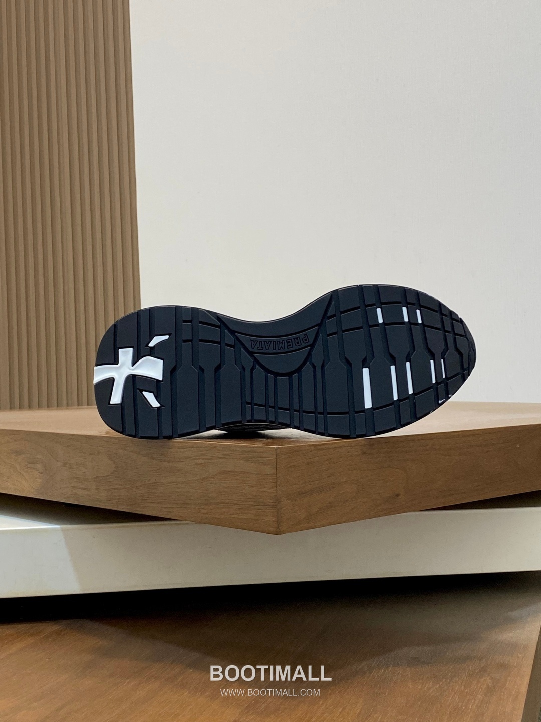 Premiata Suede Calfskin Waterproof Fabric Low Sneakers with Logo Stitch Detail Rubber Sole 프리미아타 스웨이드 카프스킨 방수 패브릭 로우 스니커즈 로고 스티치 디테일 러버솔 7F03038 3cm 9