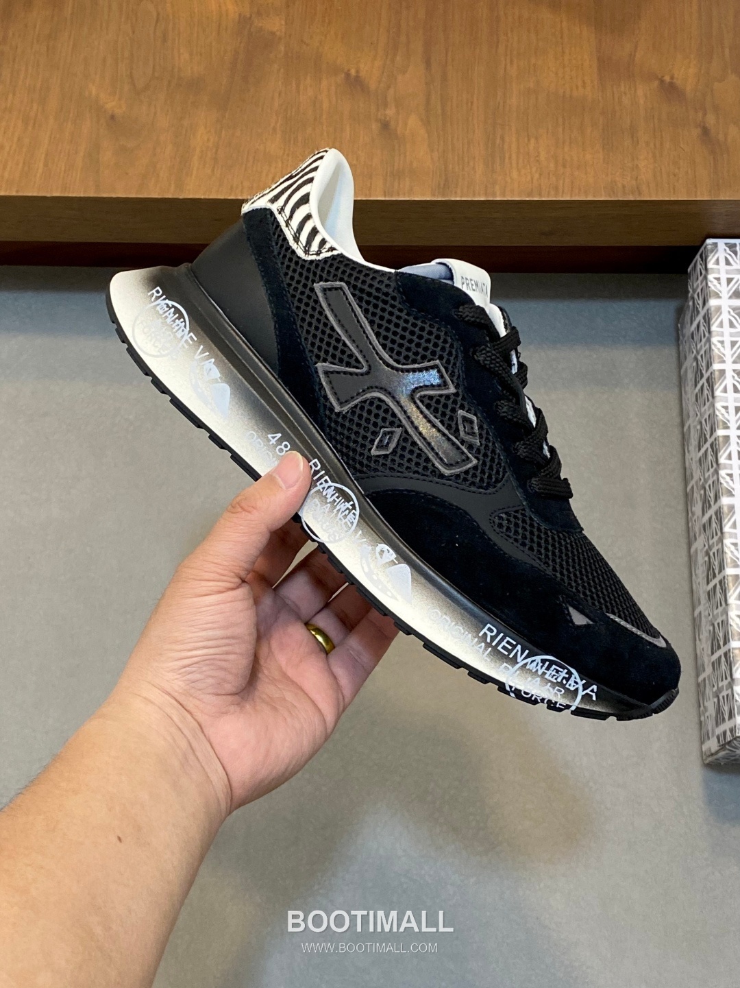 Premiata Suede Calfskin Waterproof Fabric Low Sneakers with Logo Stitch Detail Rubber Sole 프리미아타 스웨이드 카프스킨 방수 패브릭 로우 스니커즈 로고 스티치 디테일 러버솔 7F03038 3cm 4