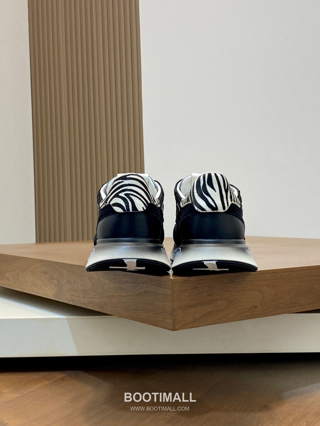 Premiata Suede Calfskin Waterproof Fabric Low Sneakers with Logo Stitch Detail Rubber Sole 프리미아타 스웨이드 카프스킨 방수 패브릭 로우 스니커즈 로고 스티치 디테일 러버솔 7F03038 3cm 8