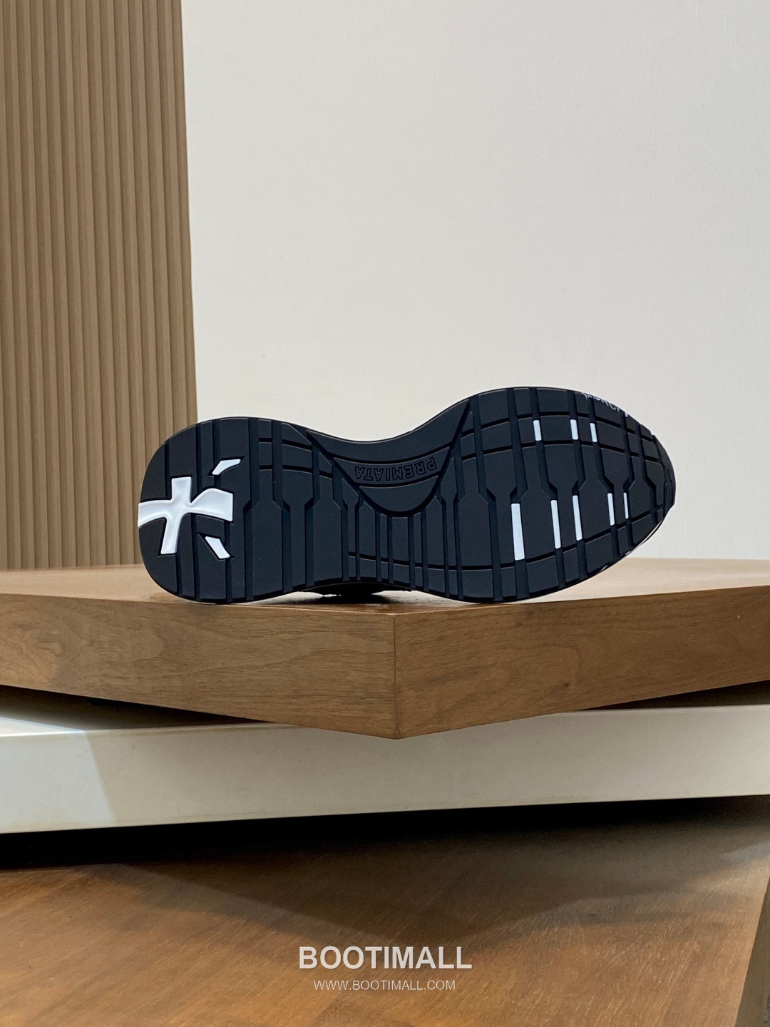 Premiata Suede Calfskin Waterproof Fabric Low Sneakers with Logo Stitch Detail Rubber Sole 프리미아타 스웨이드 카프스킨 방수 패브릭 로우 스니커즈 로고 스티치 디테일 러버솔 7F03038 3cm 9